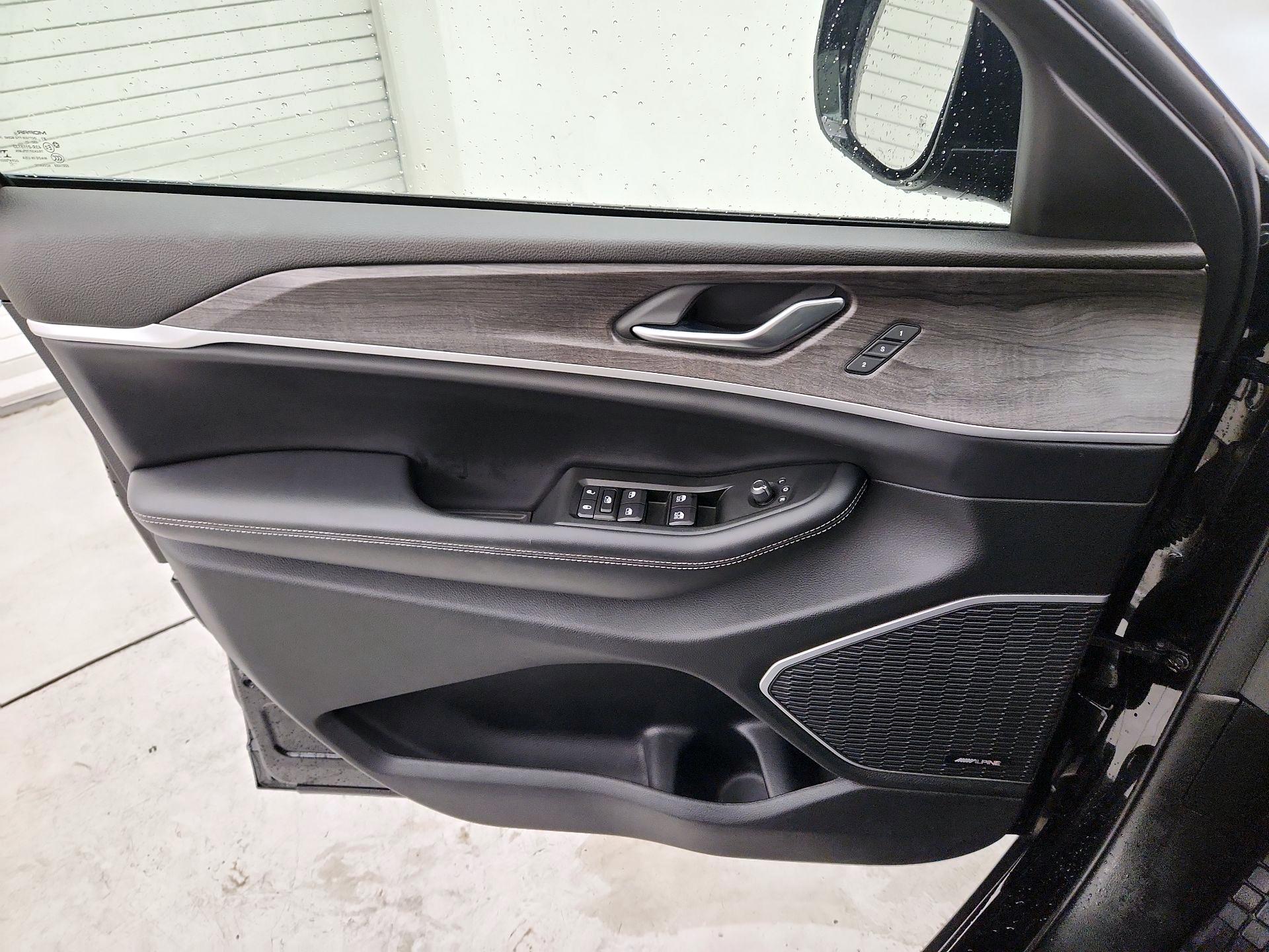 Thumbnail: 2021 Jeep Grand Cherokee L - 12