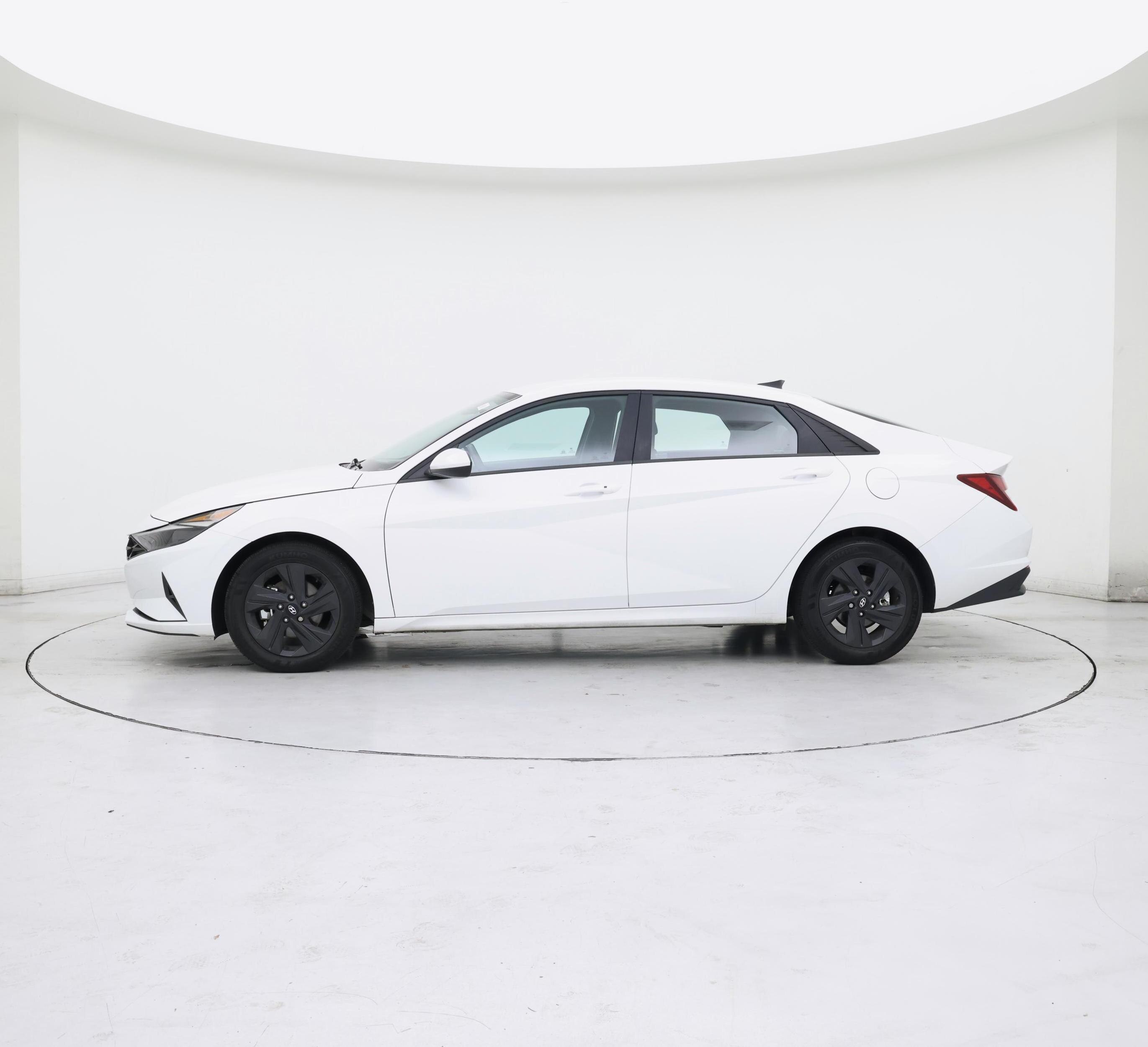 Thumbnail: 2021 Hyundai Elantra - 3