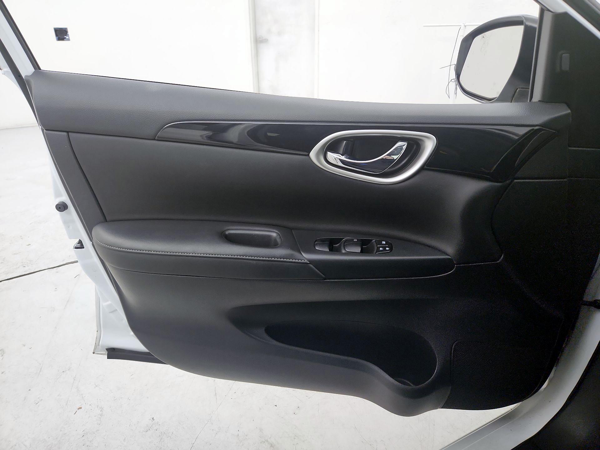 Thumbnail: 2016 Nissan Sentra - 12
