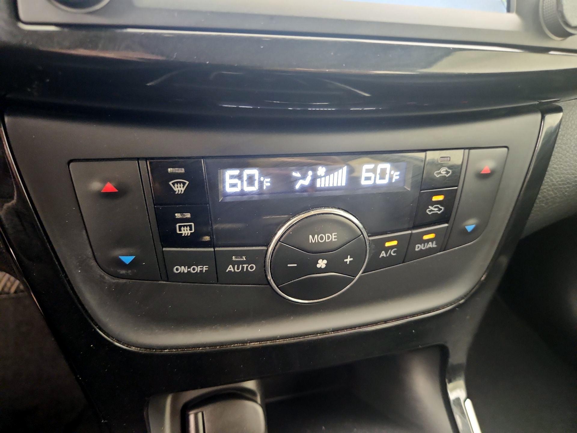 Thumbnail: 2016 Nissan Sentra - 17