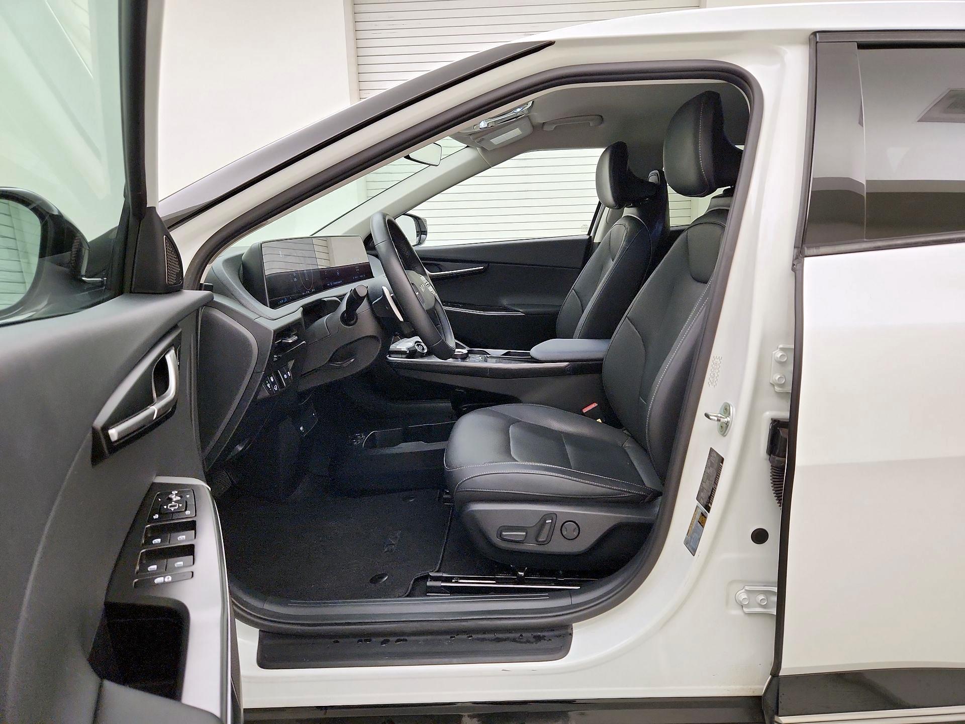 Thumbnail: 2022 Kia EV6 - 11