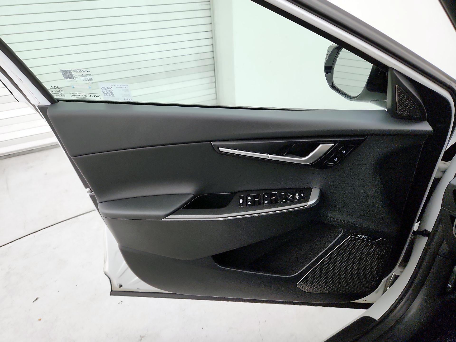 Thumbnail: 2022 Kia EV6 - 12