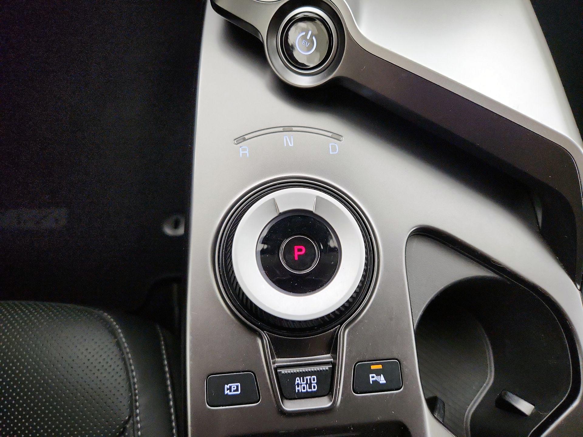 Thumbnail: 2022 Kia EV6 - 18