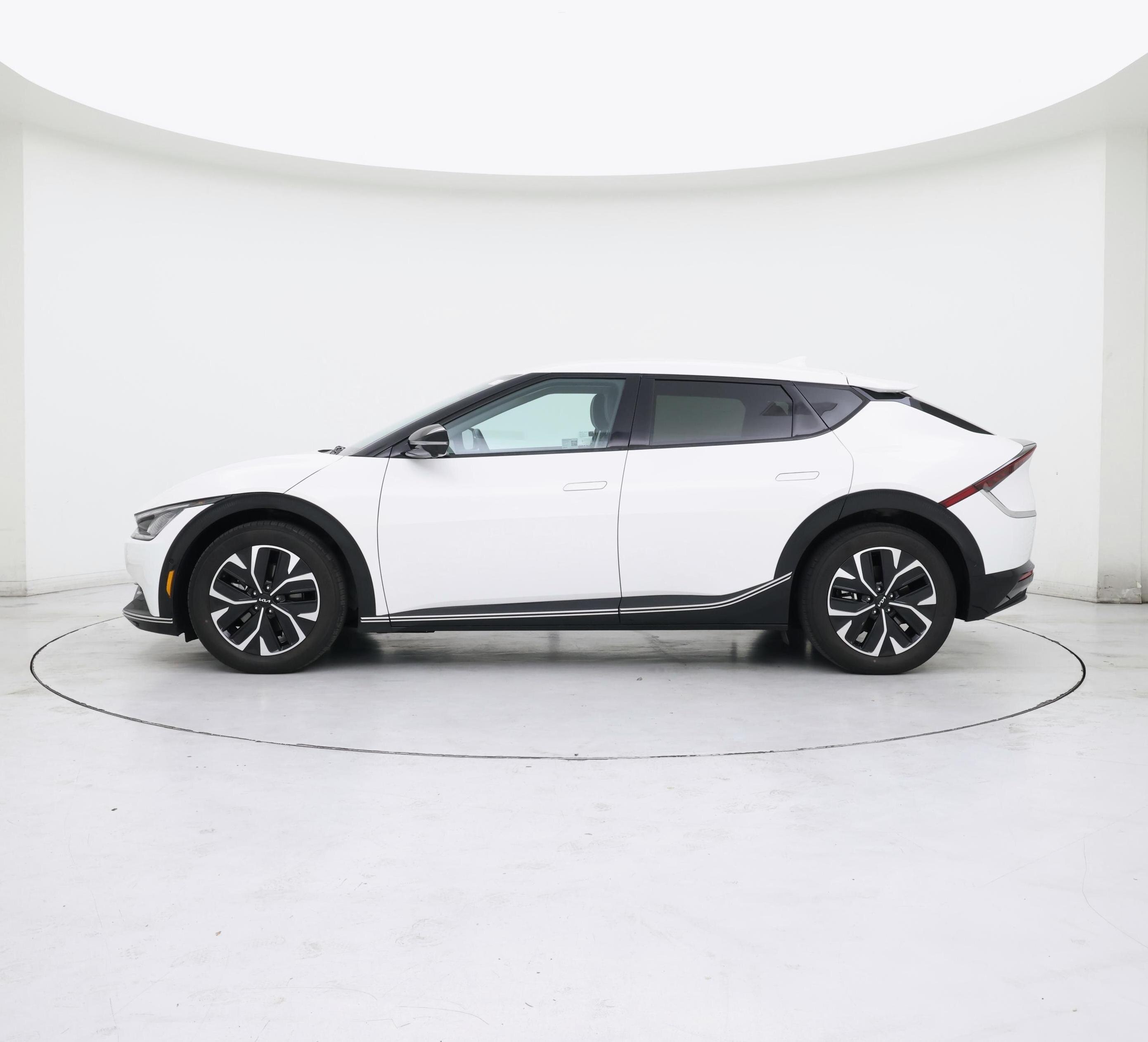 Thumbnail: 2022 Kia EV6 - 3