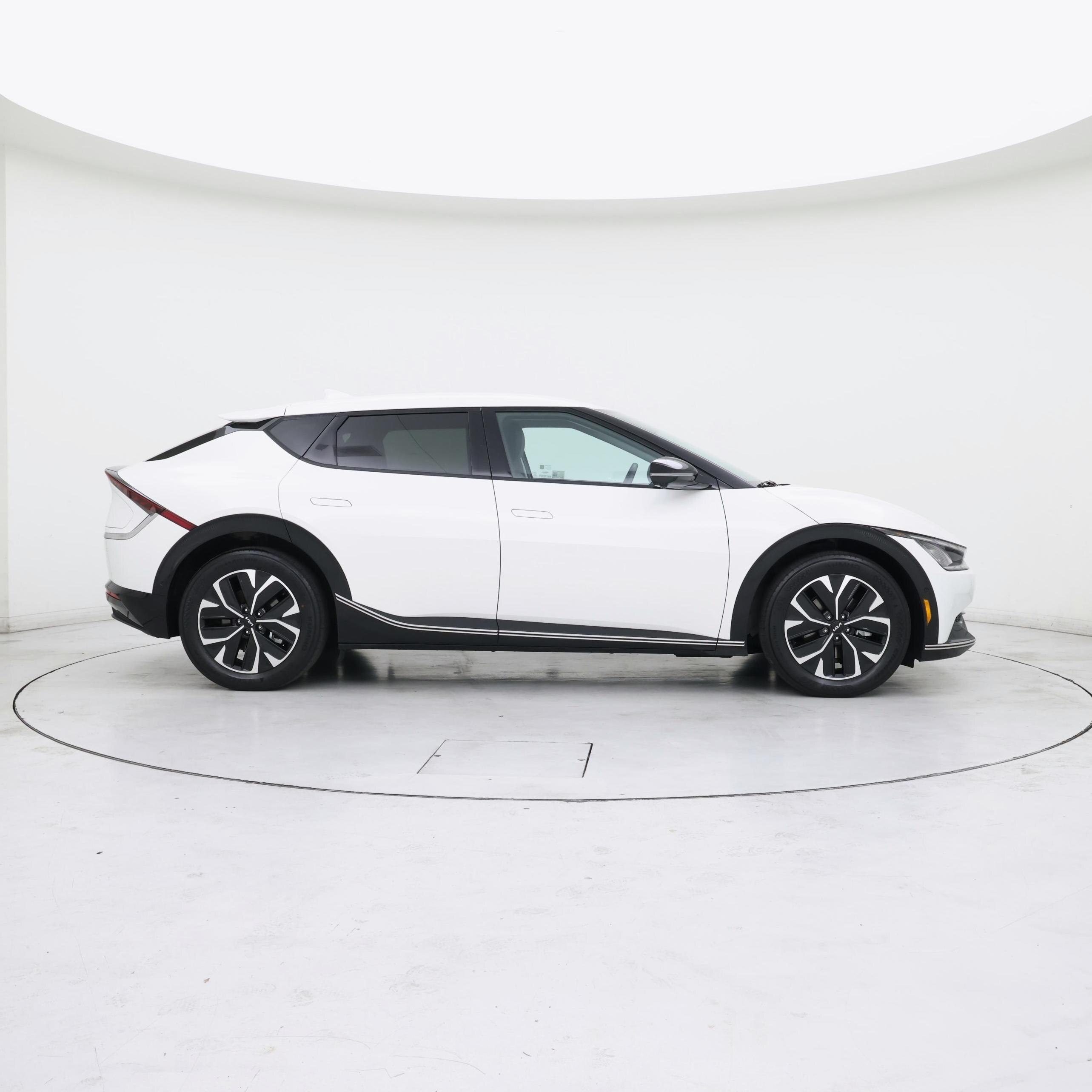 Thumbnail: 2022 Kia EV6 - 7