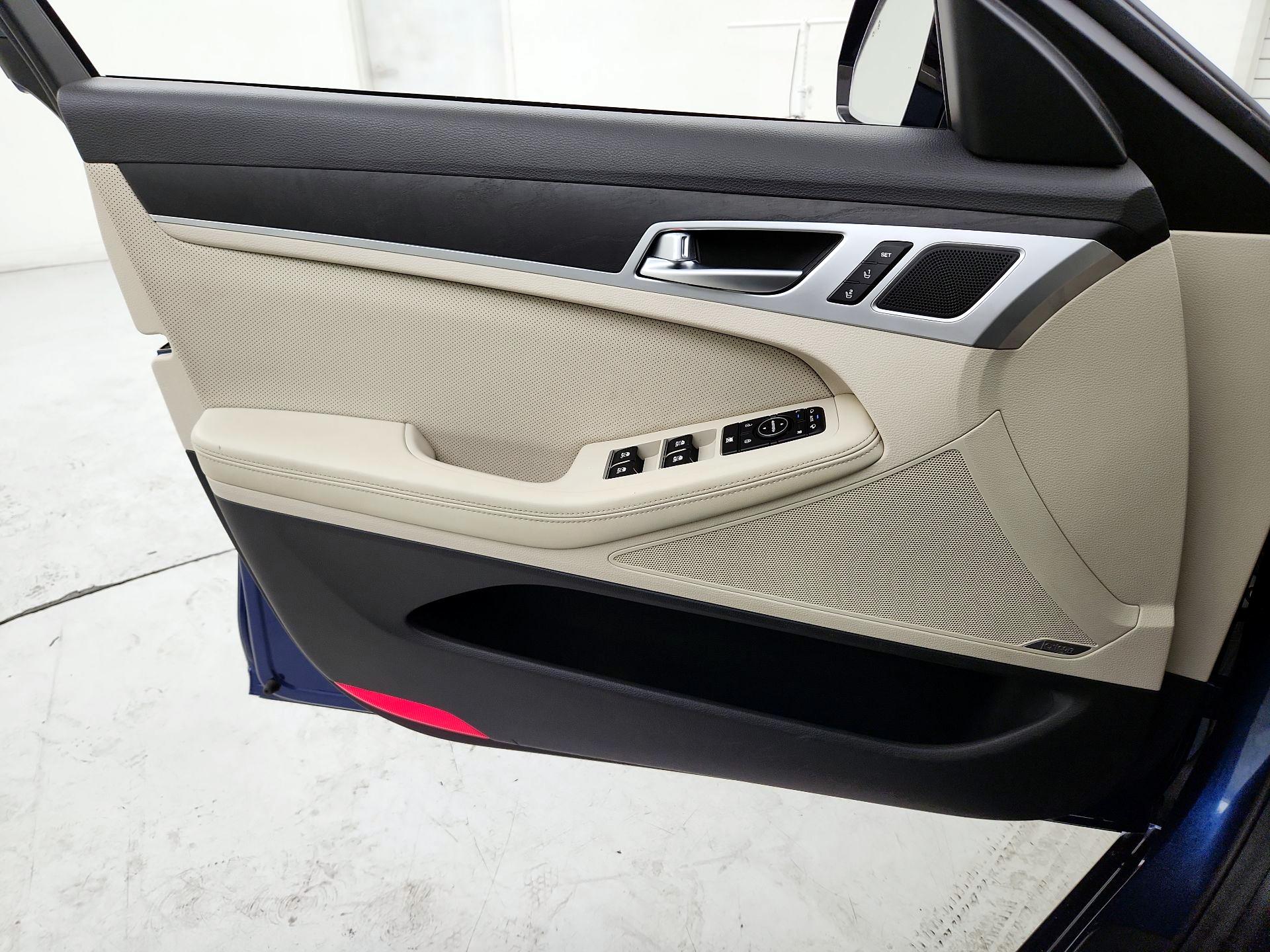Thumbnail: 2015 Hyundai Genesis - 12