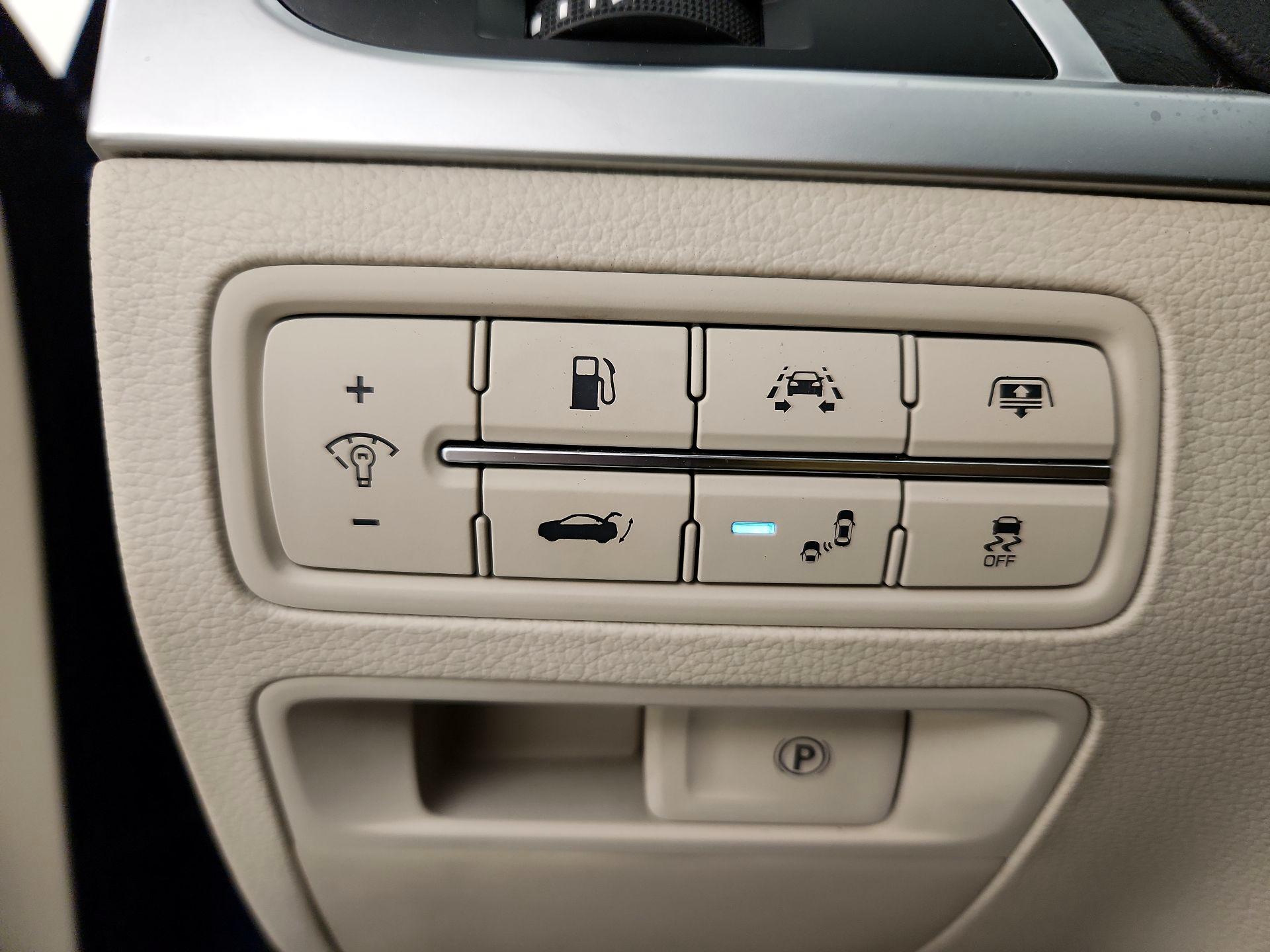 Thumbnail: 2015 Hyundai Genesis - 13