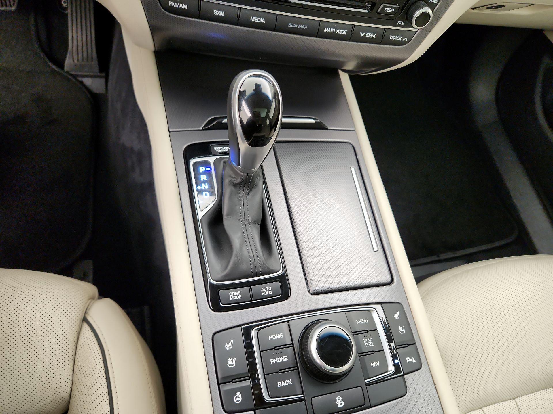 Thumbnail: 2015 Hyundai Genesis - 18