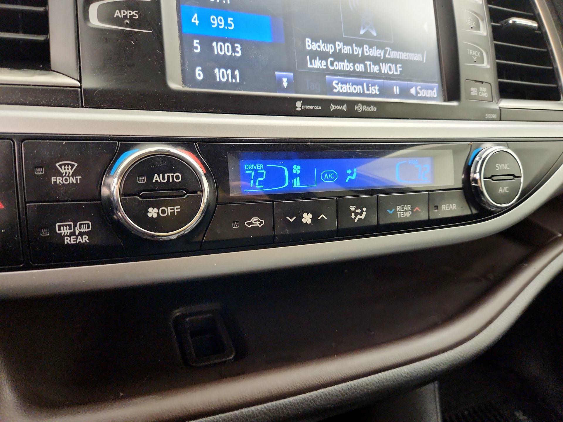 Thumbnail: 2019 Toyota Highlander - 16