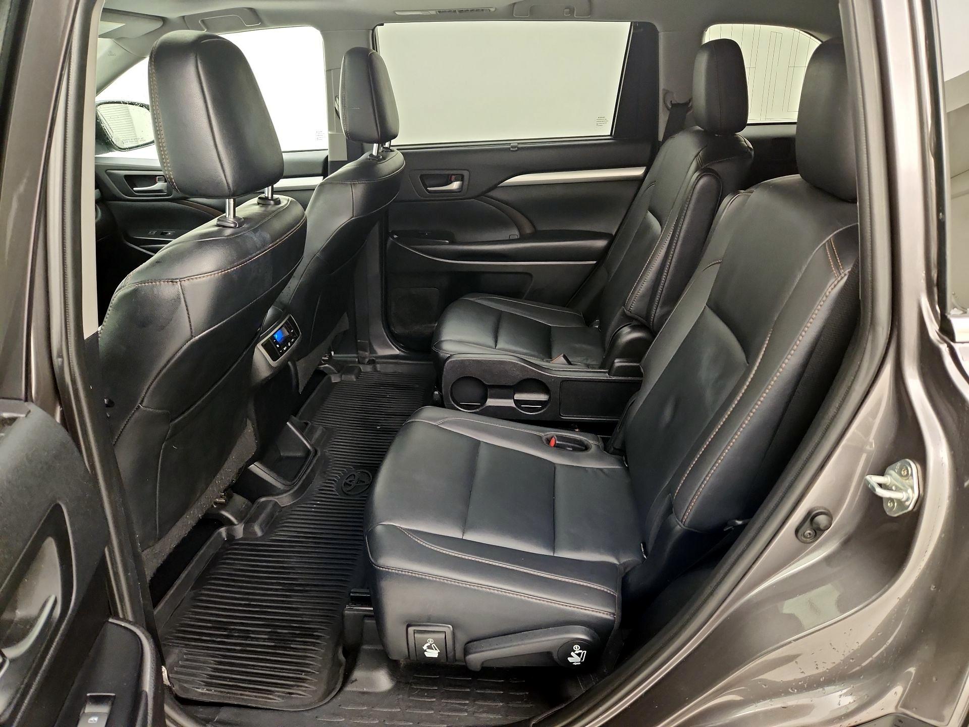 Thumbnail: 2019 Toyota Highlander - 20