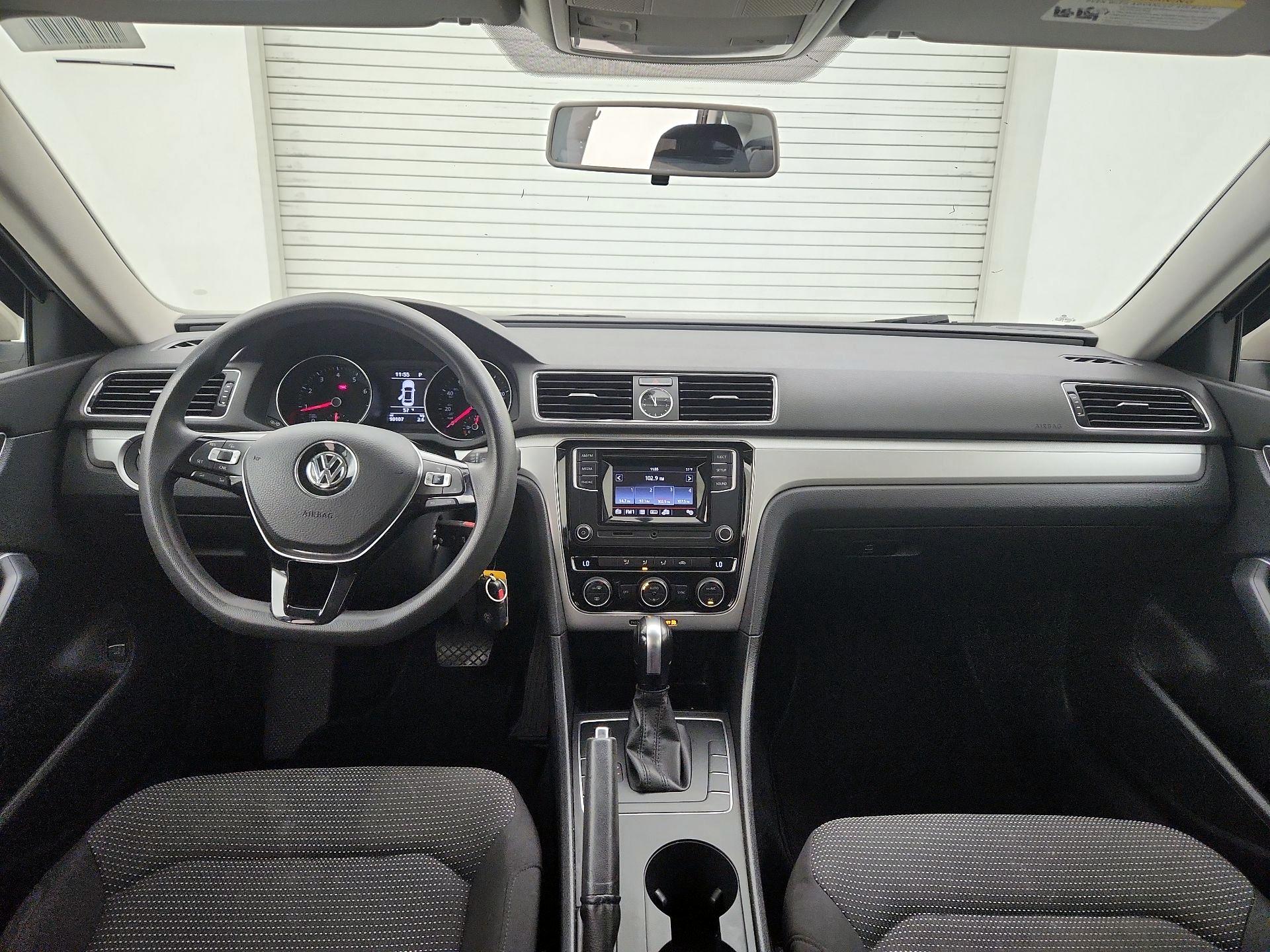 Thumbnail: 2016 Volkswagen Passat - 9