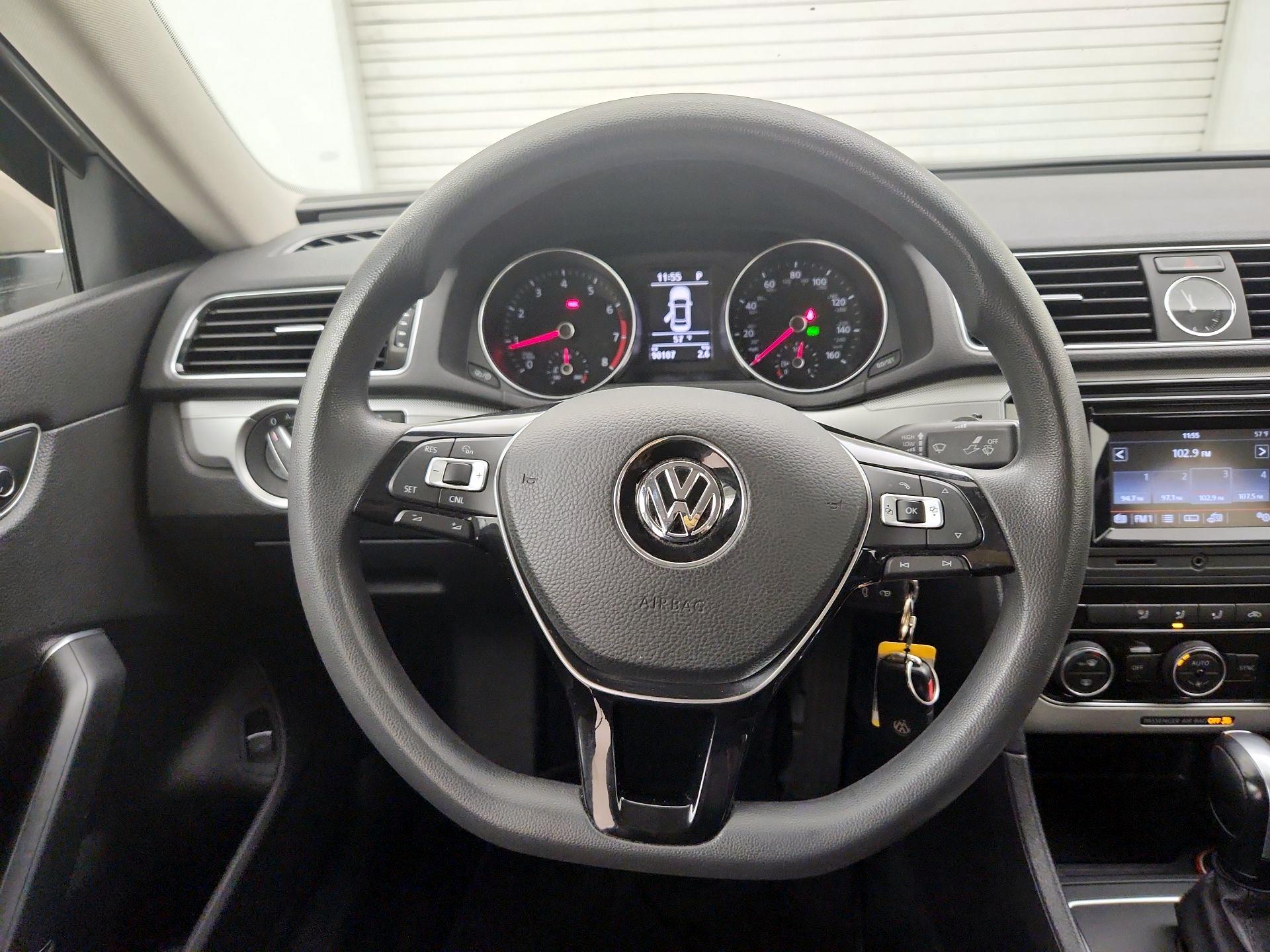 Thumbnail: 2016 Volkswagen Passat - 10