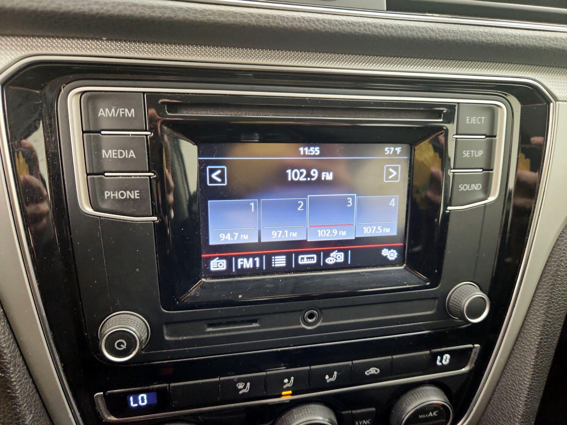 Thumbnail: 2016 Volkswagen Passat - 15