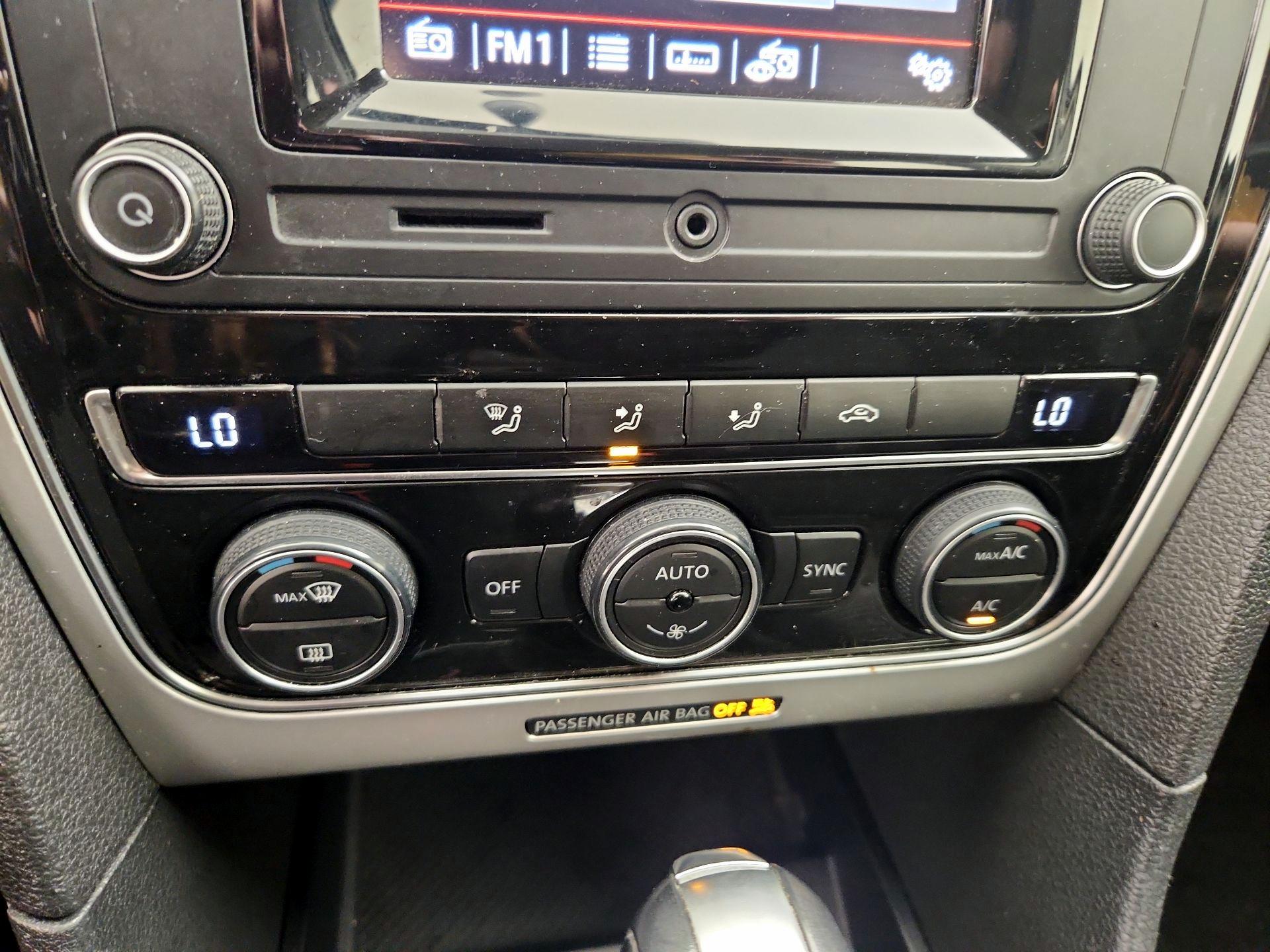 Thumbnail: 2016 Volkswagen Passat - 16