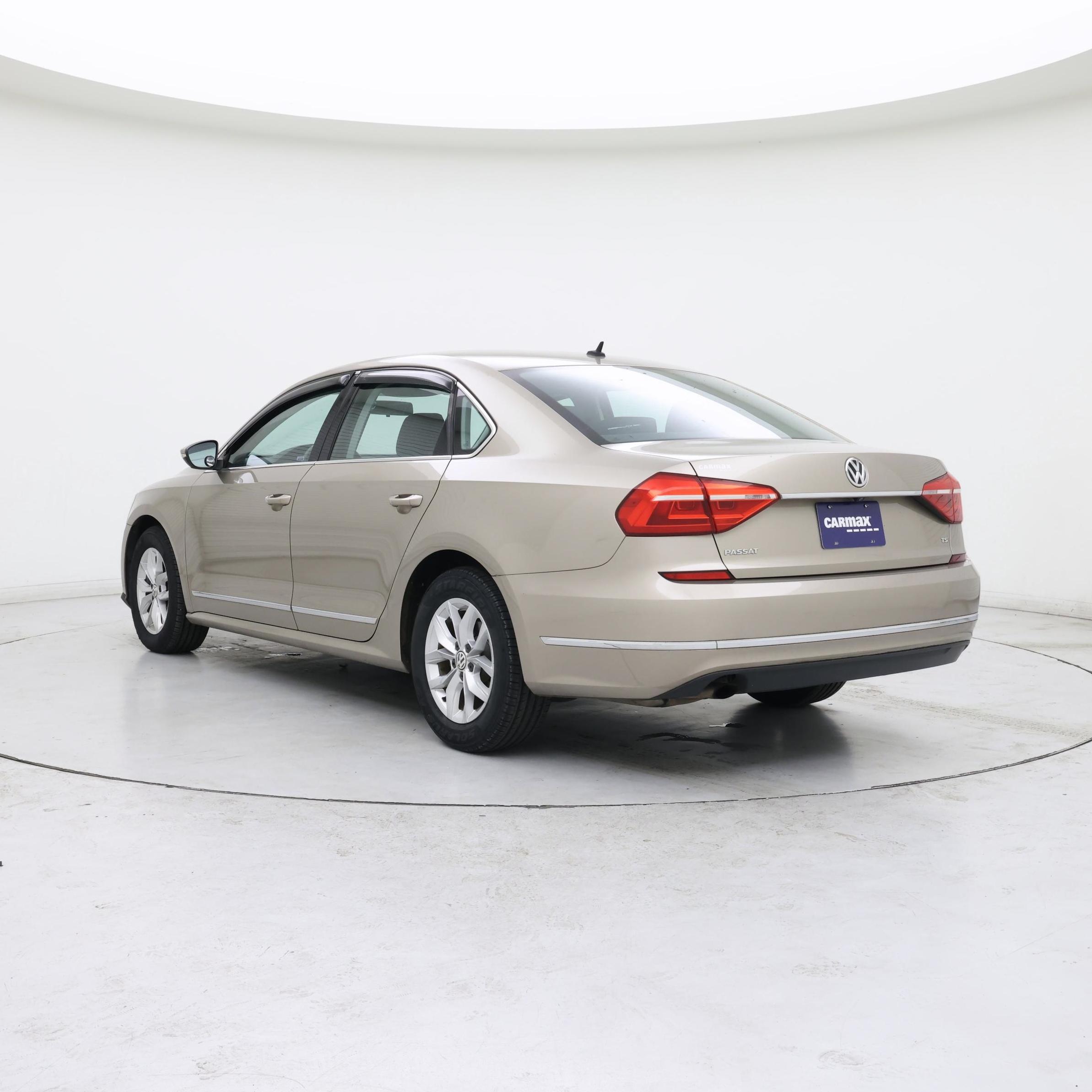 Thumbnail: 2016 Volkswagen Passat - 2