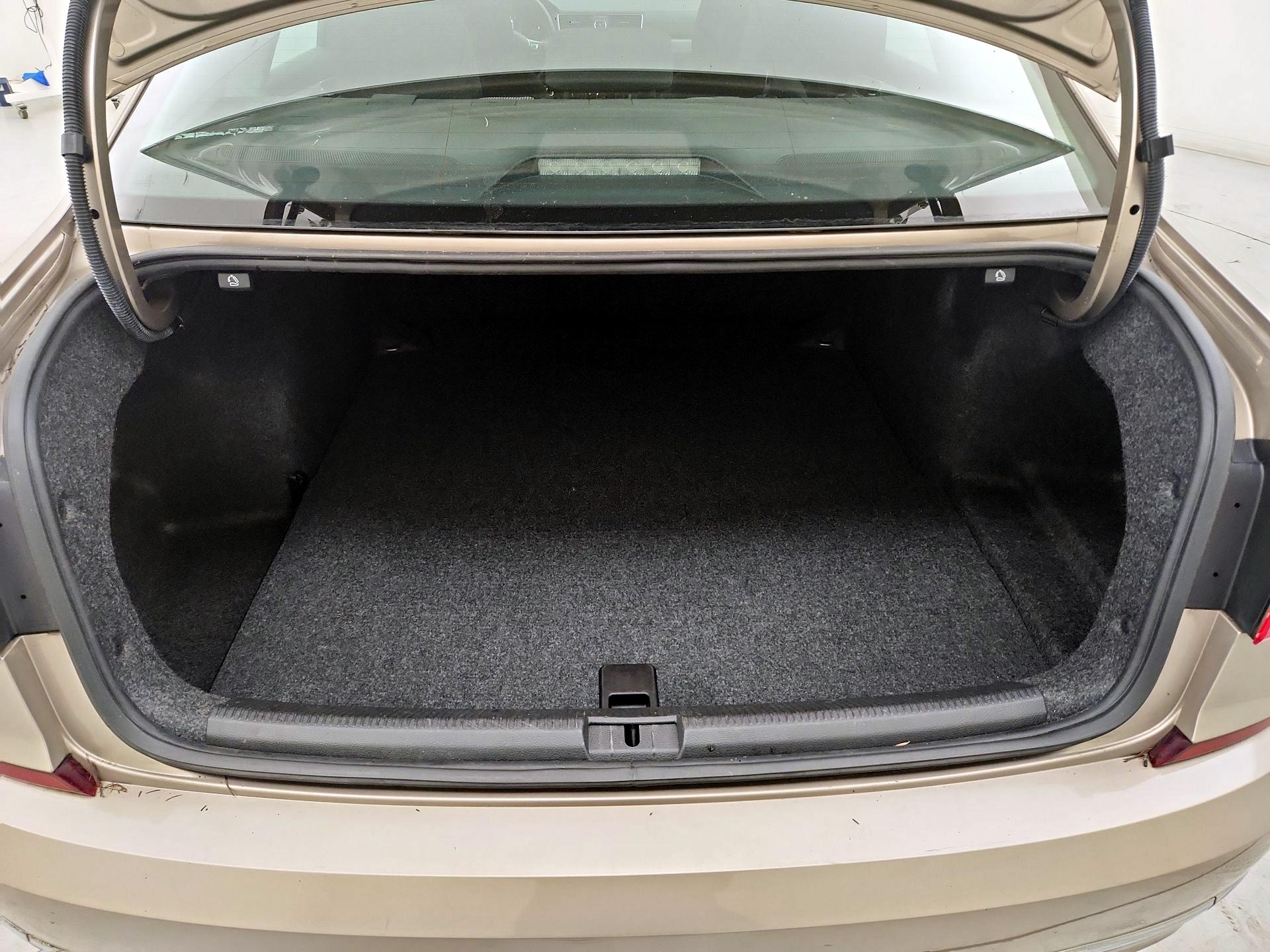 Thumbnail: 2016 Volkswagen Passat - 20