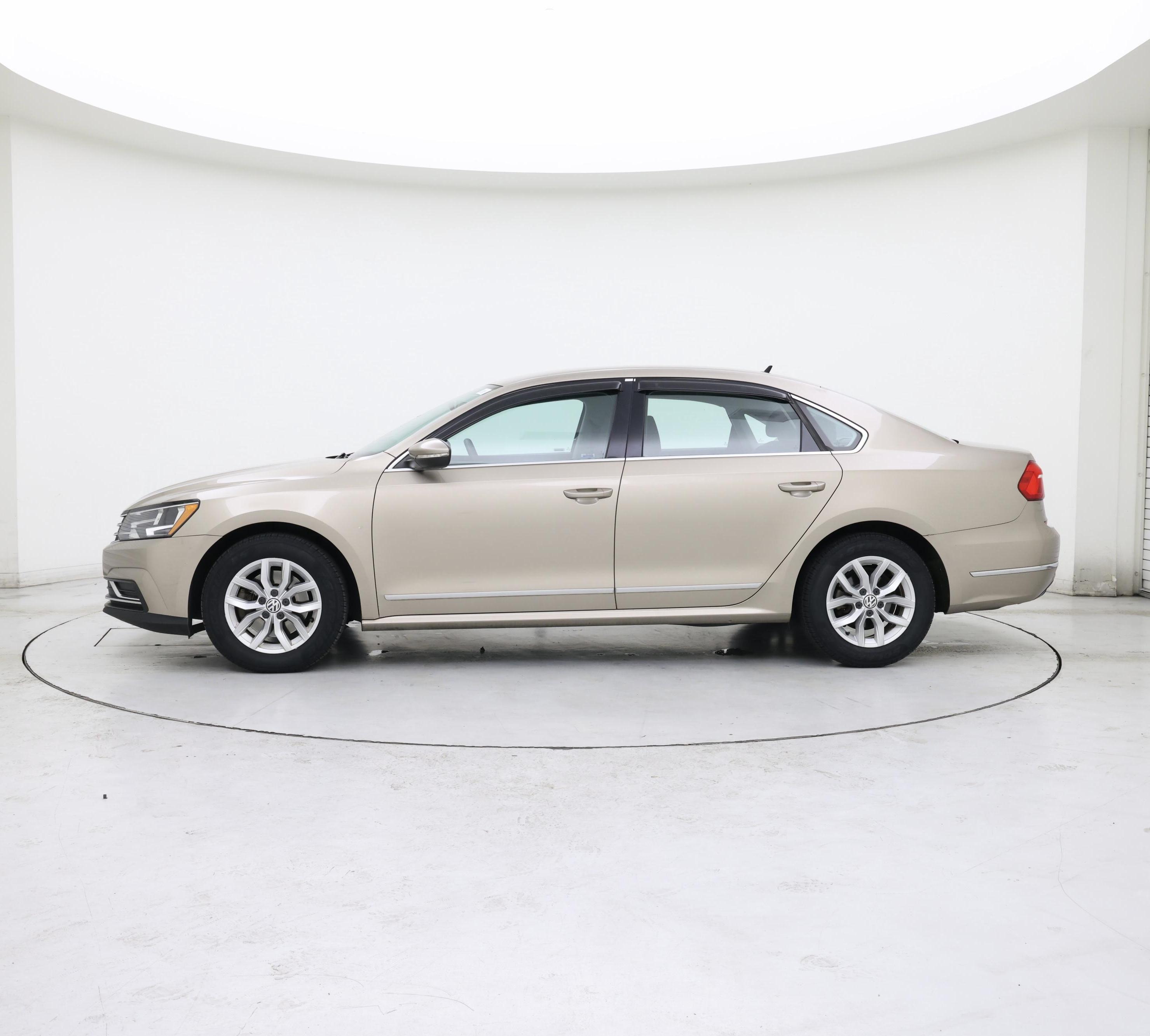 Thumbnail: 2016 Volkswagen Passat - 3