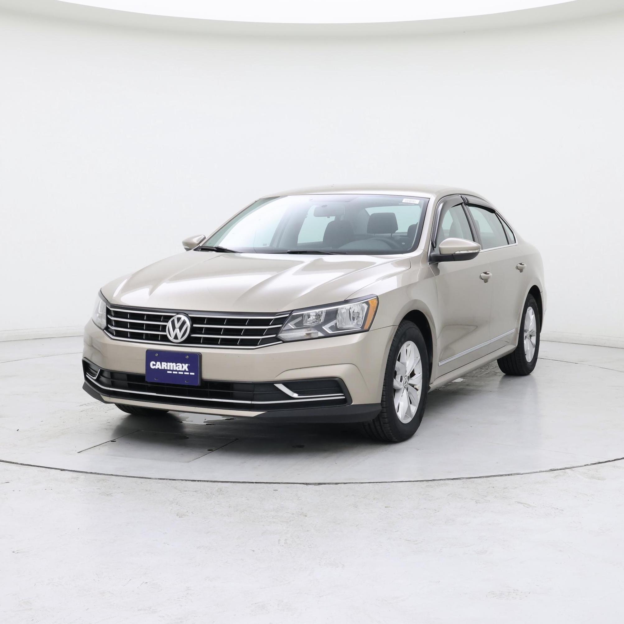Thumbnail: 2016 Volkswagen Passat - 4