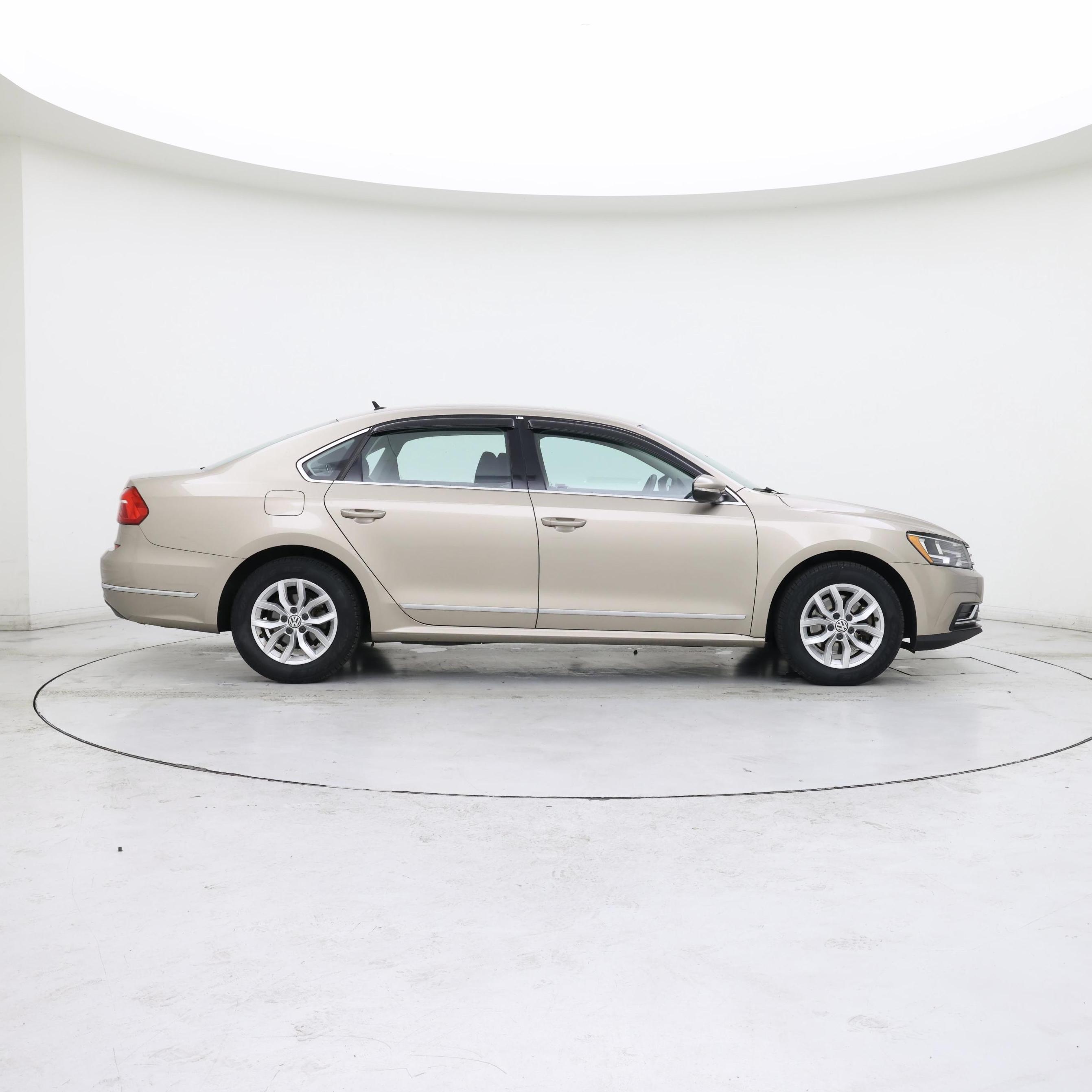 Thumbnail: 2016 Volkswagen Passat - 7