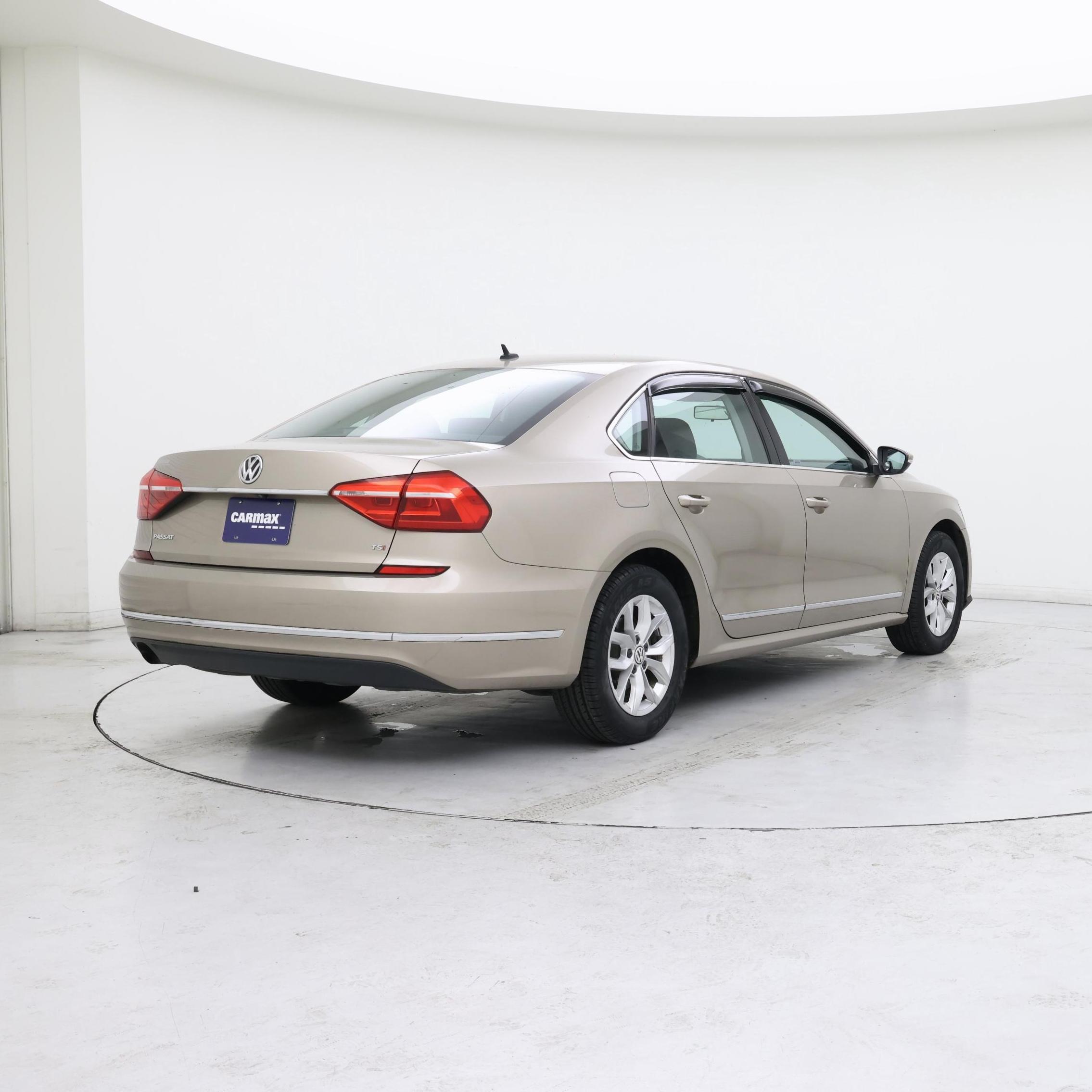 Thumbnail: 2016 Volkswagen Passat - 8