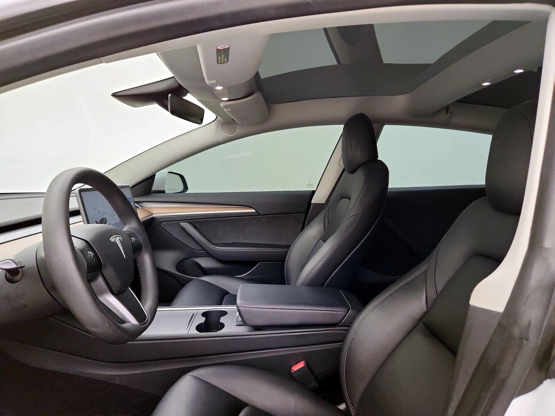 Thumbnail: 2023 Tesla Model 3 - 19