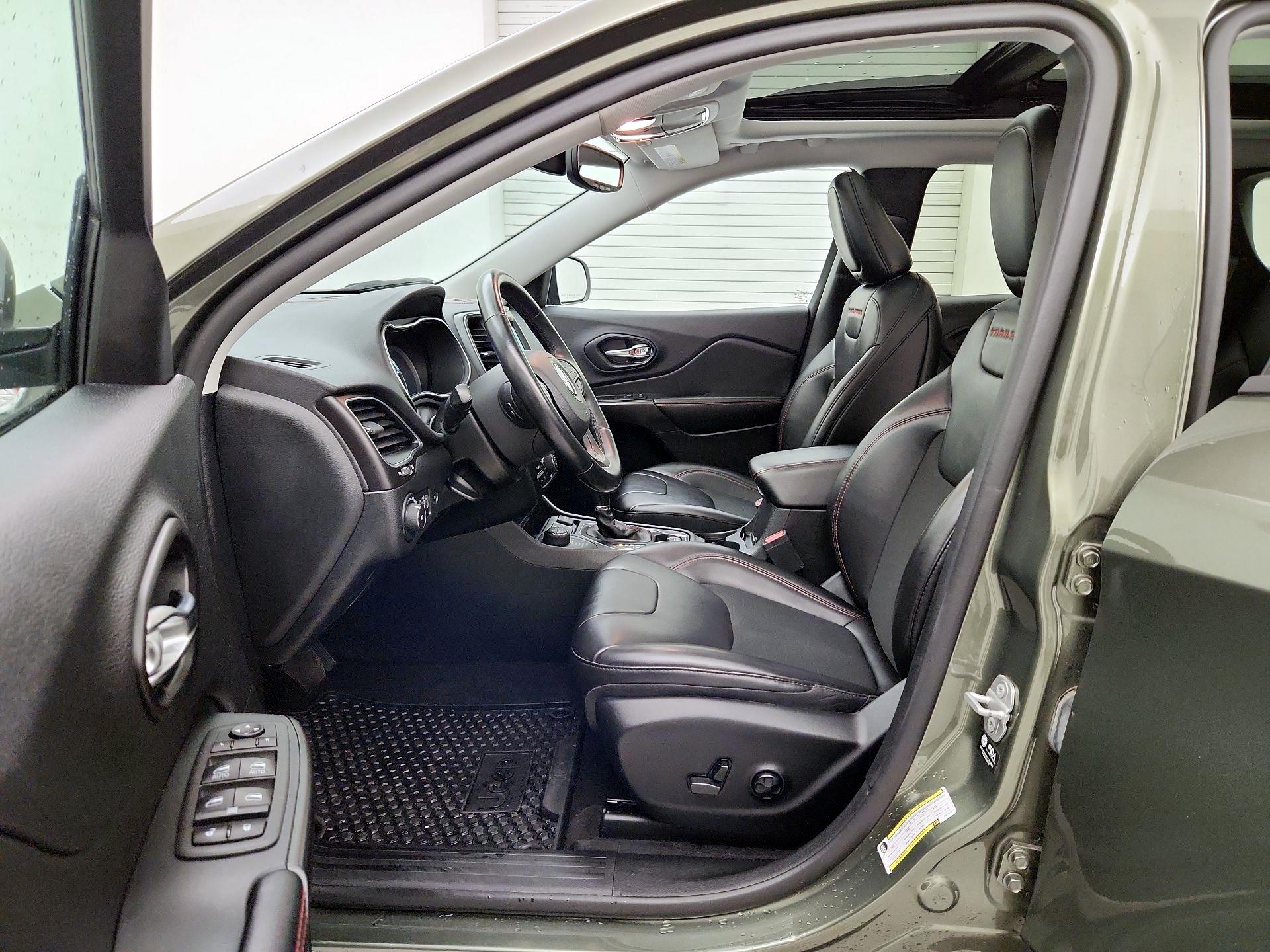 Thumbnail: 2021 Jeep Cherokee - 11