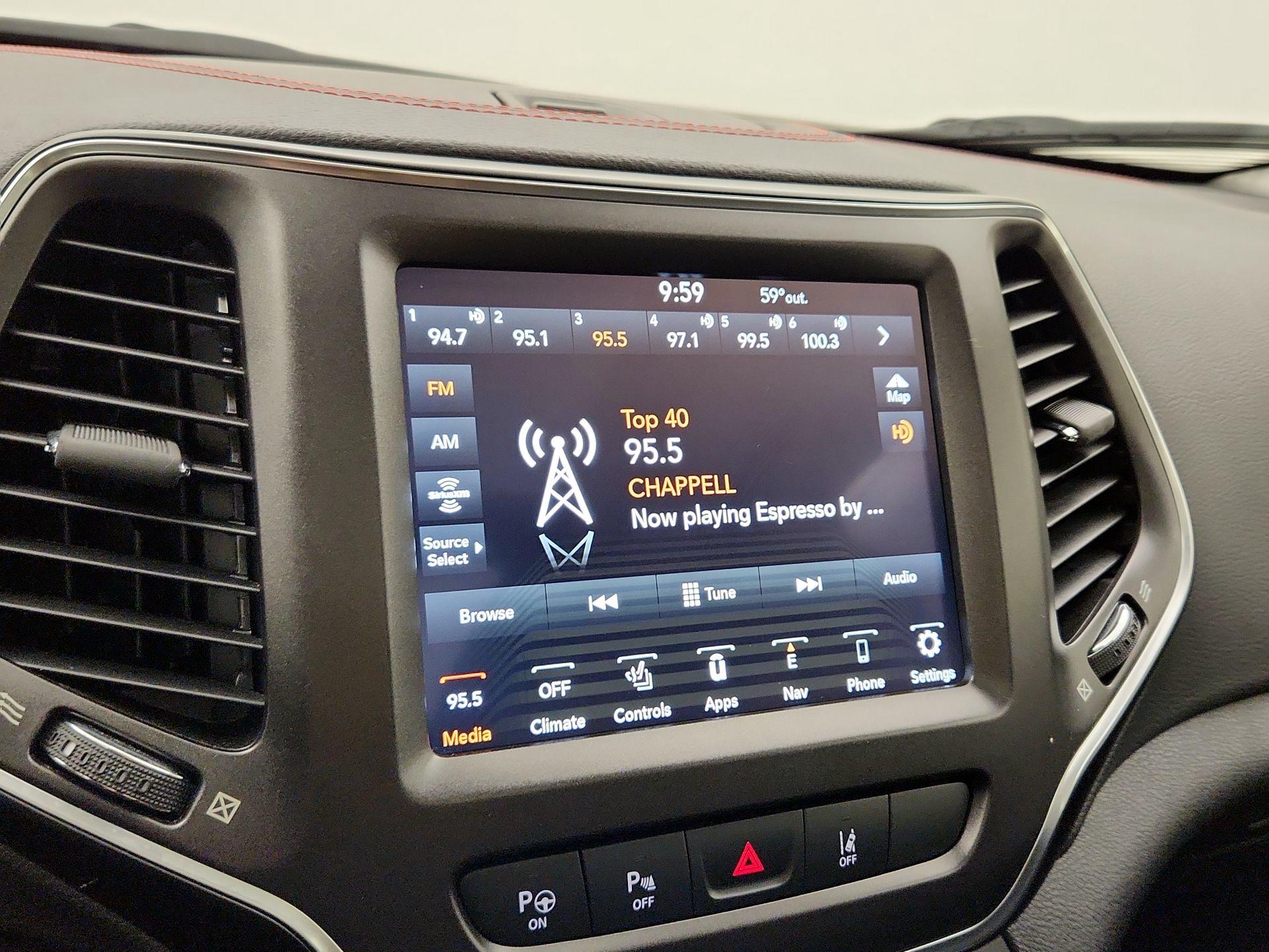 Thumbnail: 2021 Jeep Cherokee - 16
