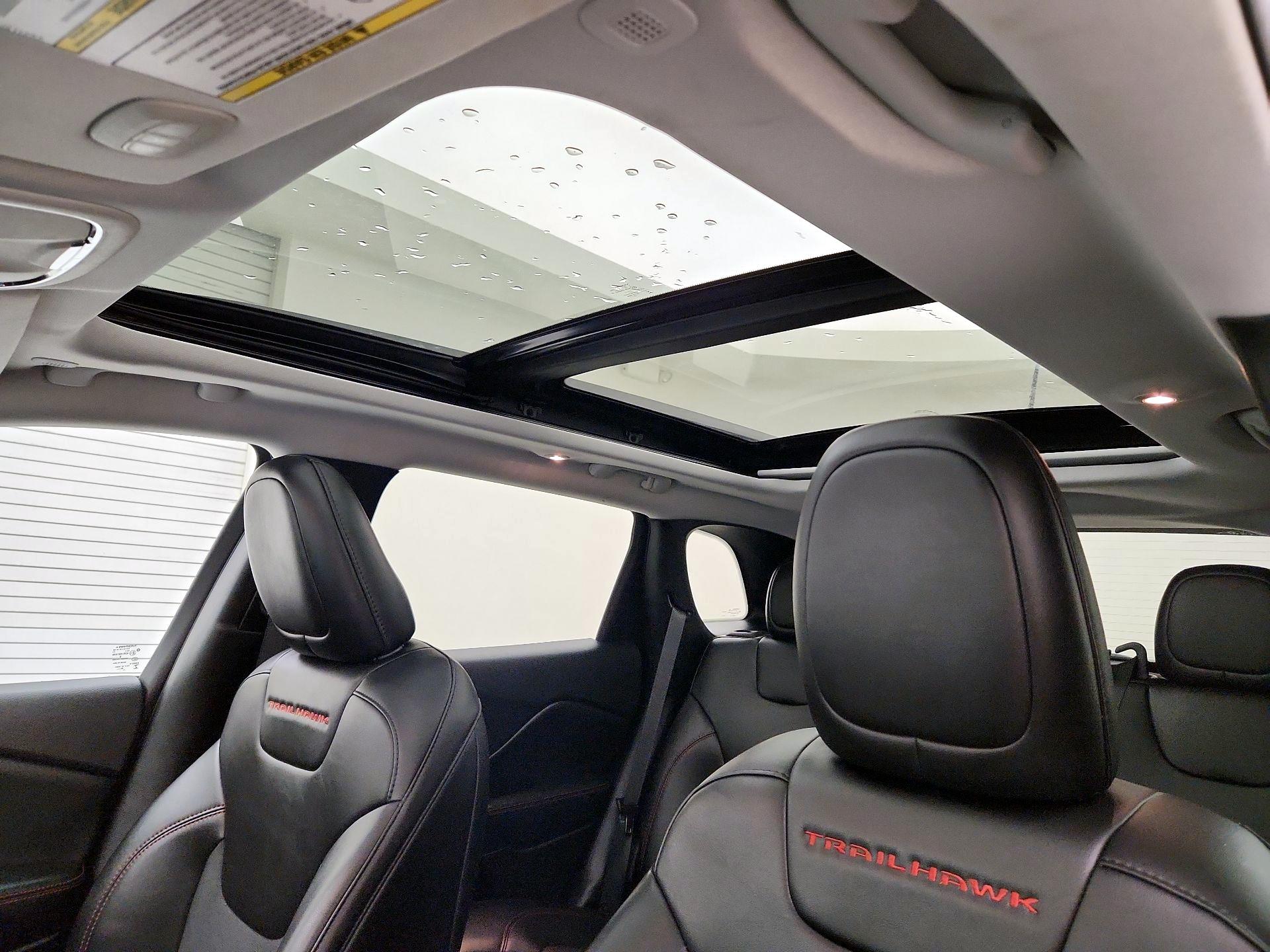 Thumbnail: 2021 Jeep Cherokee - 20