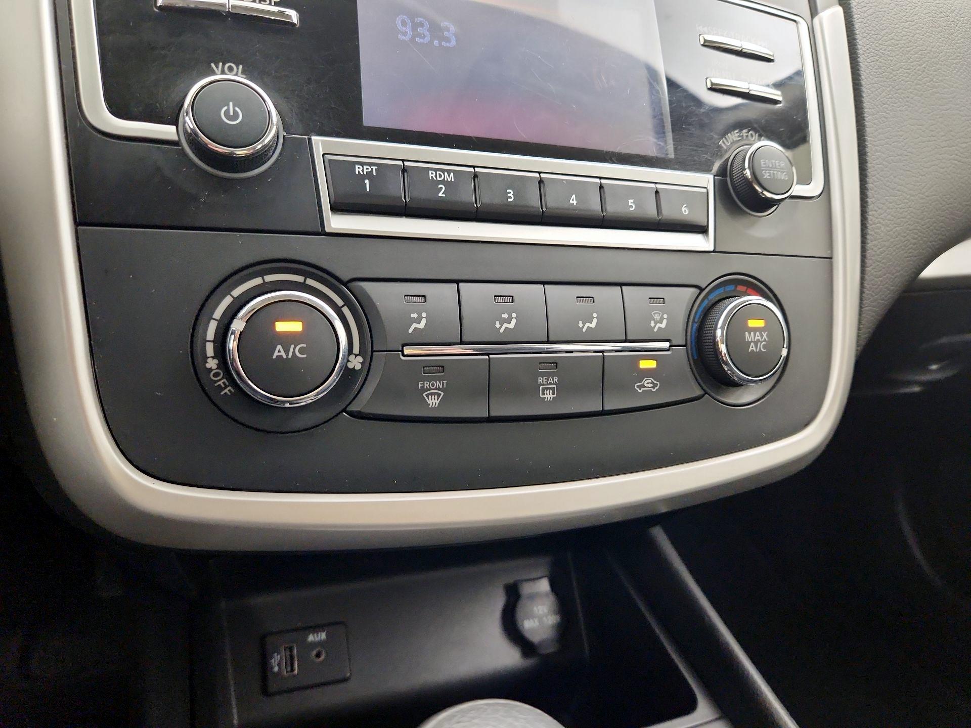 Thumbnail: 2018 Nissan Altima - 16