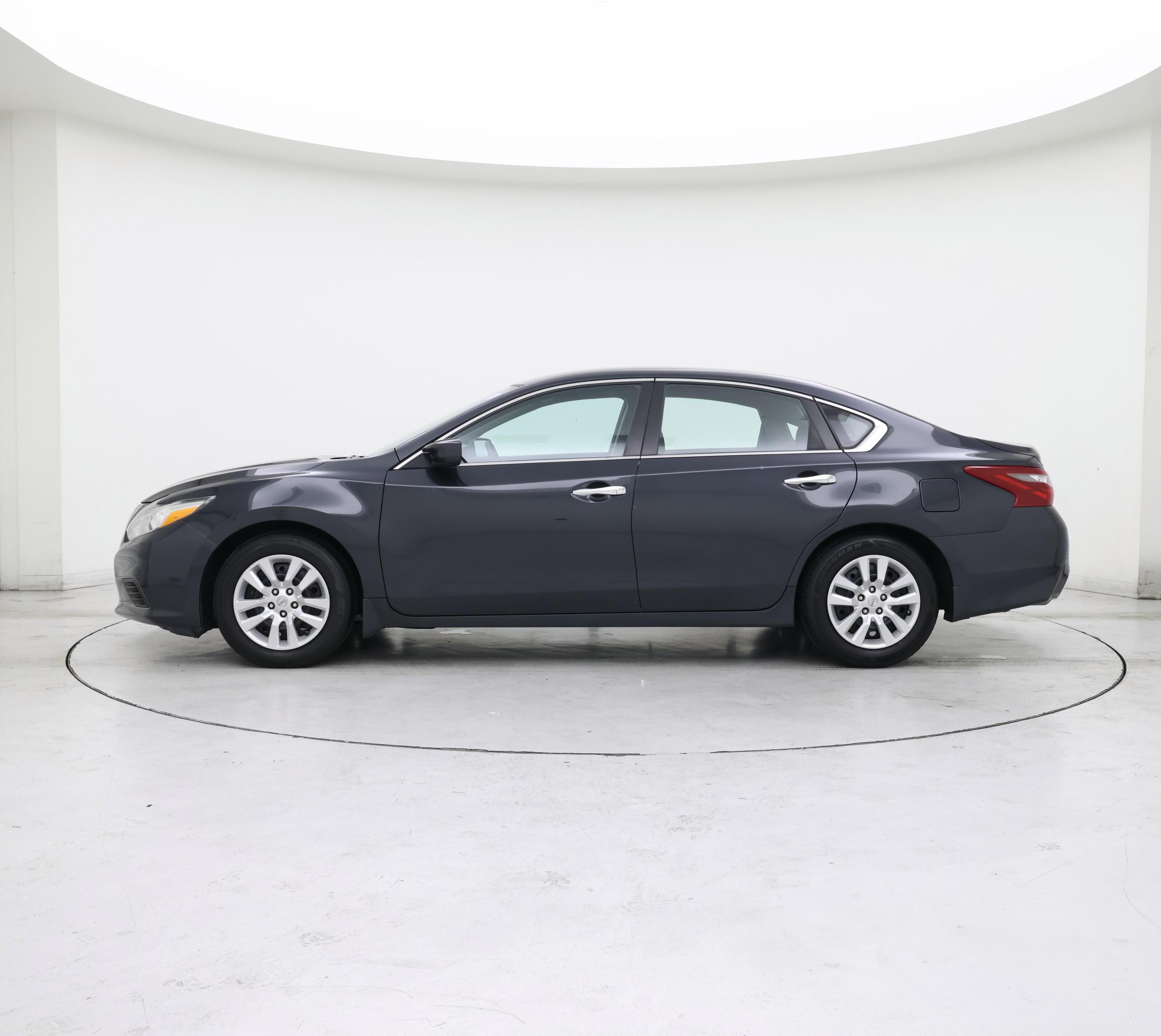 Thumbnail: 2018 Nissan Altima - 3