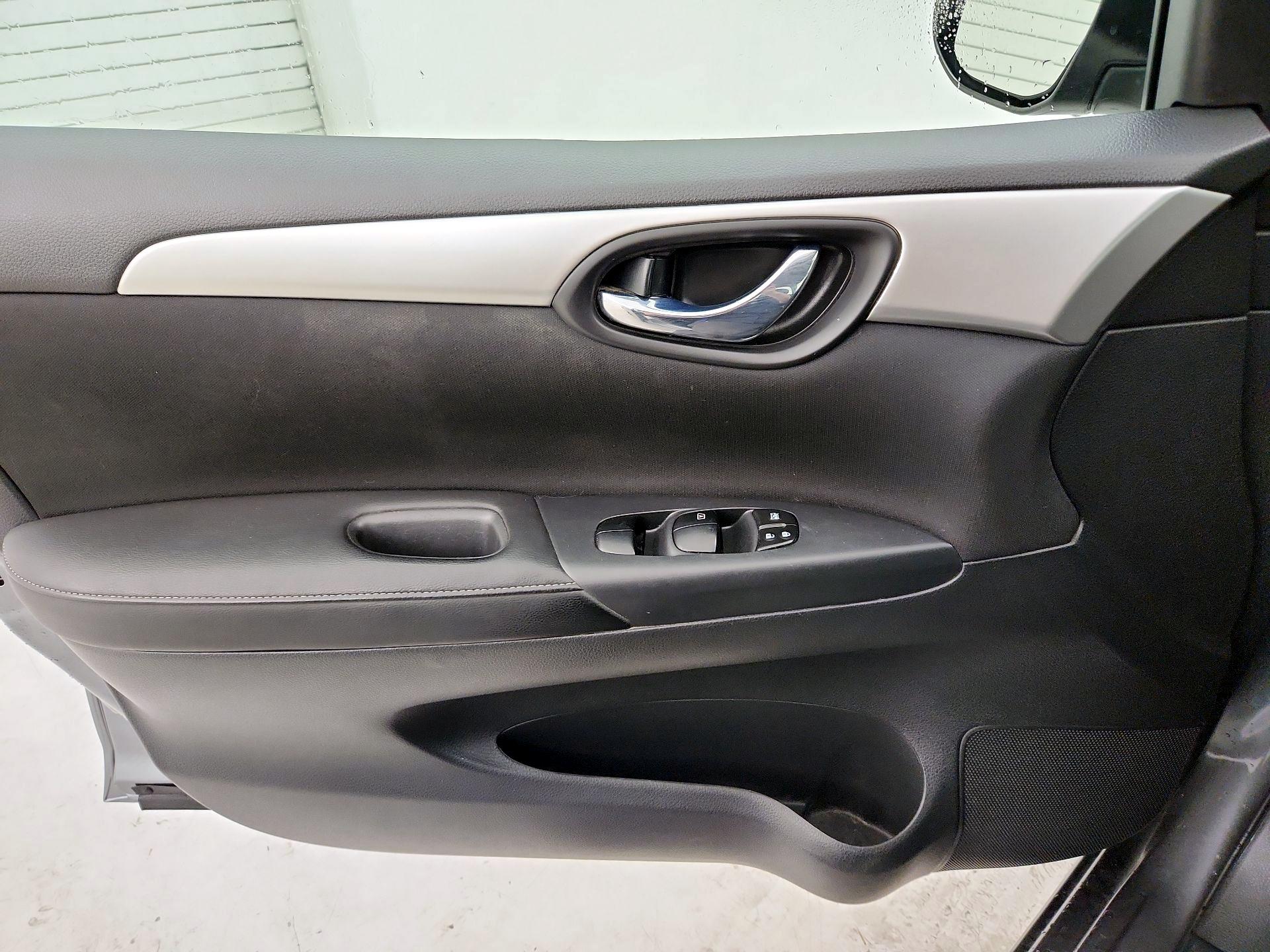 Thumbnail: 2017 Nissan Sentra - 12