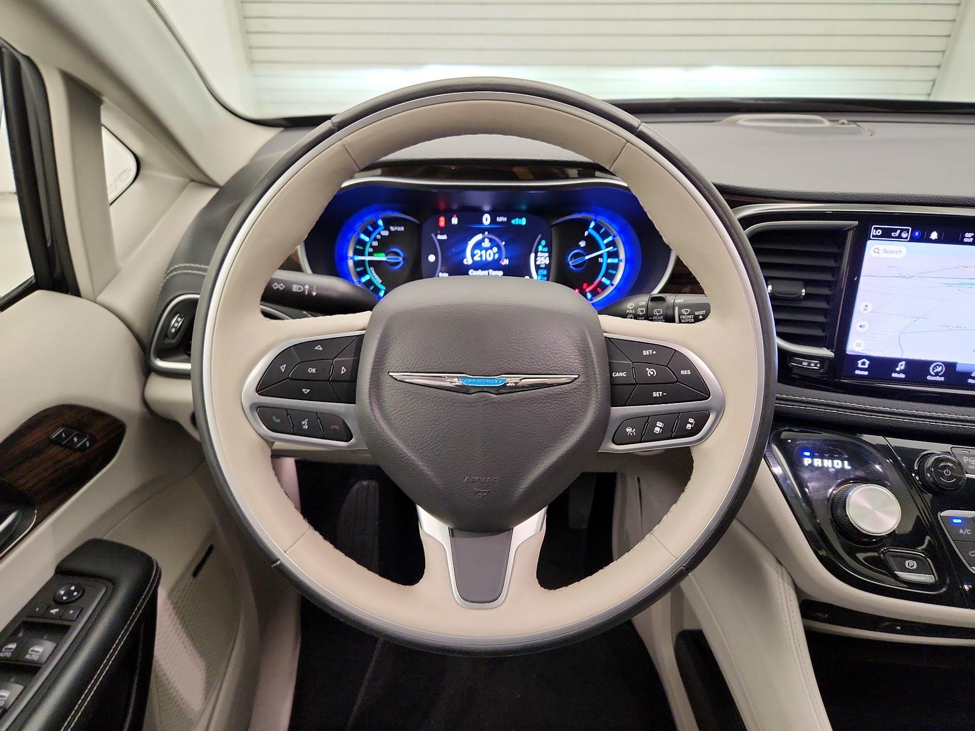 Thumbnail: 2021 Chrysler Pacifica - 10