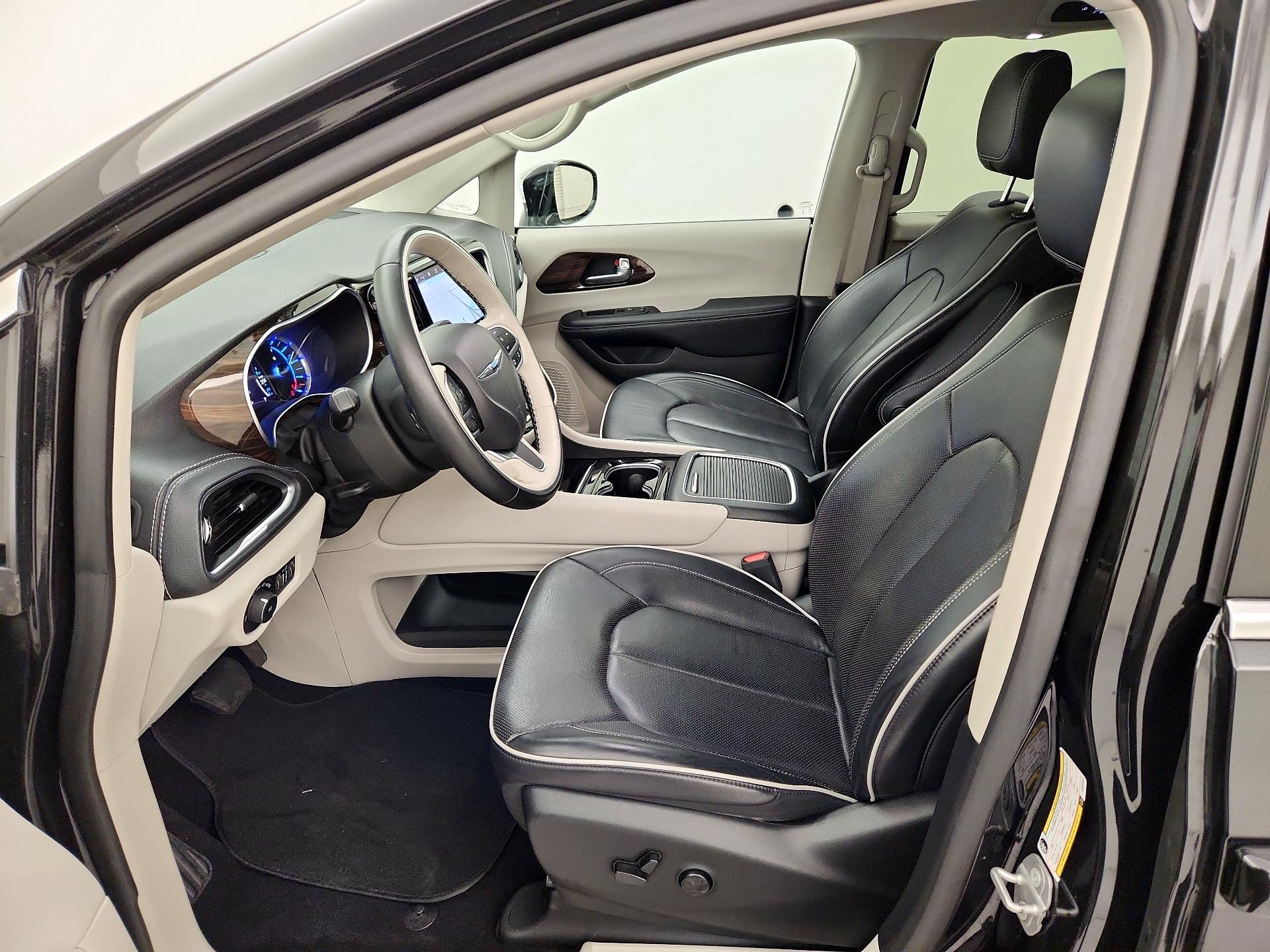Thumbnail: 2021 Chrysler Pacifica - 11