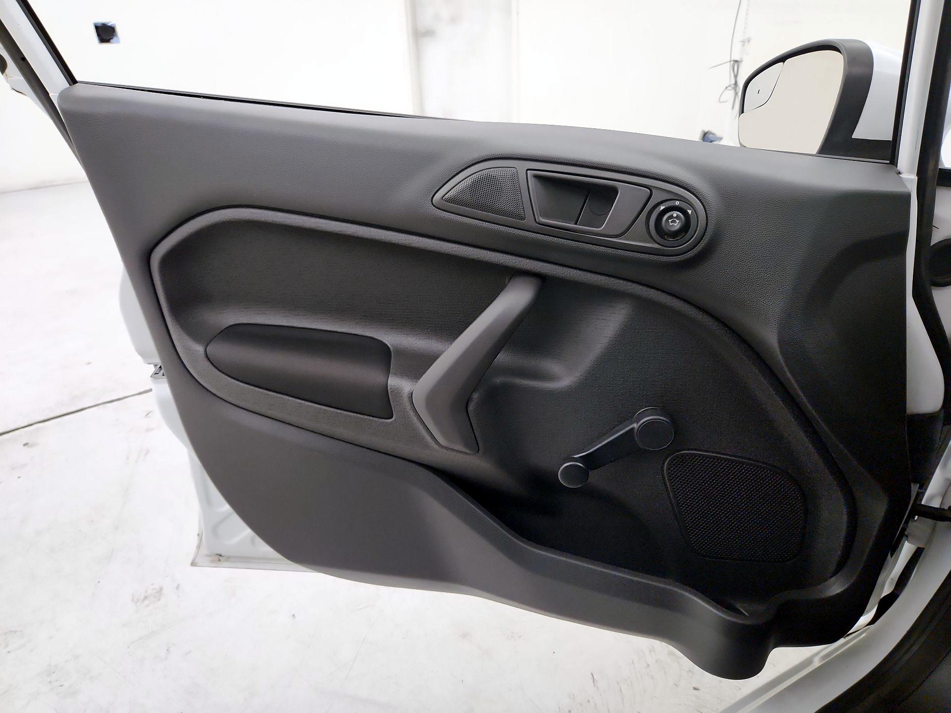 Thumbnail: 2014 Ford Fiesta - 12