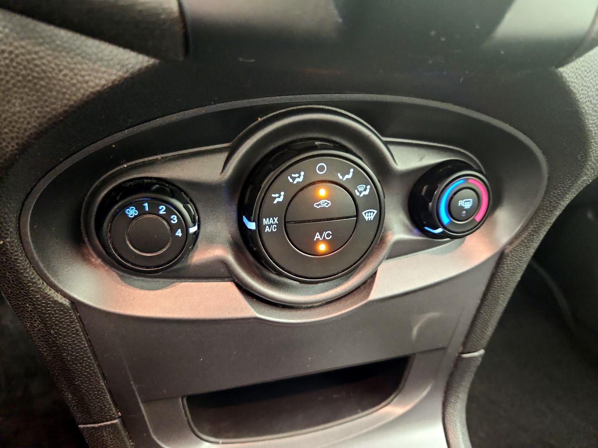 Thumbnail: 2014 Ford Fiesta - 15