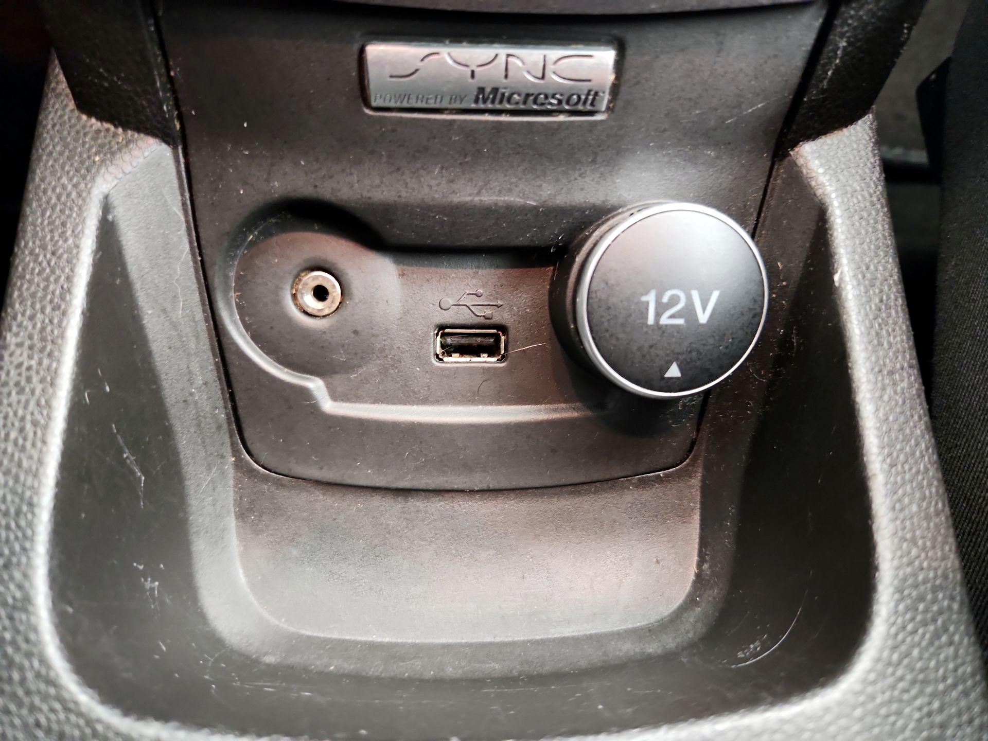 Thumbnail: 2014 Ford Fiesta - 17