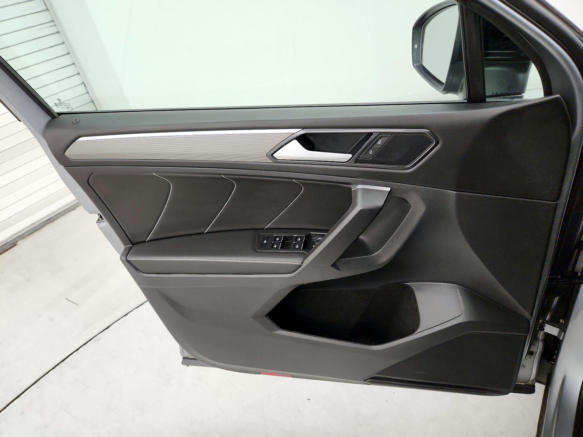 Thumbnail: 2023 Volkswagen Tiguan - 12