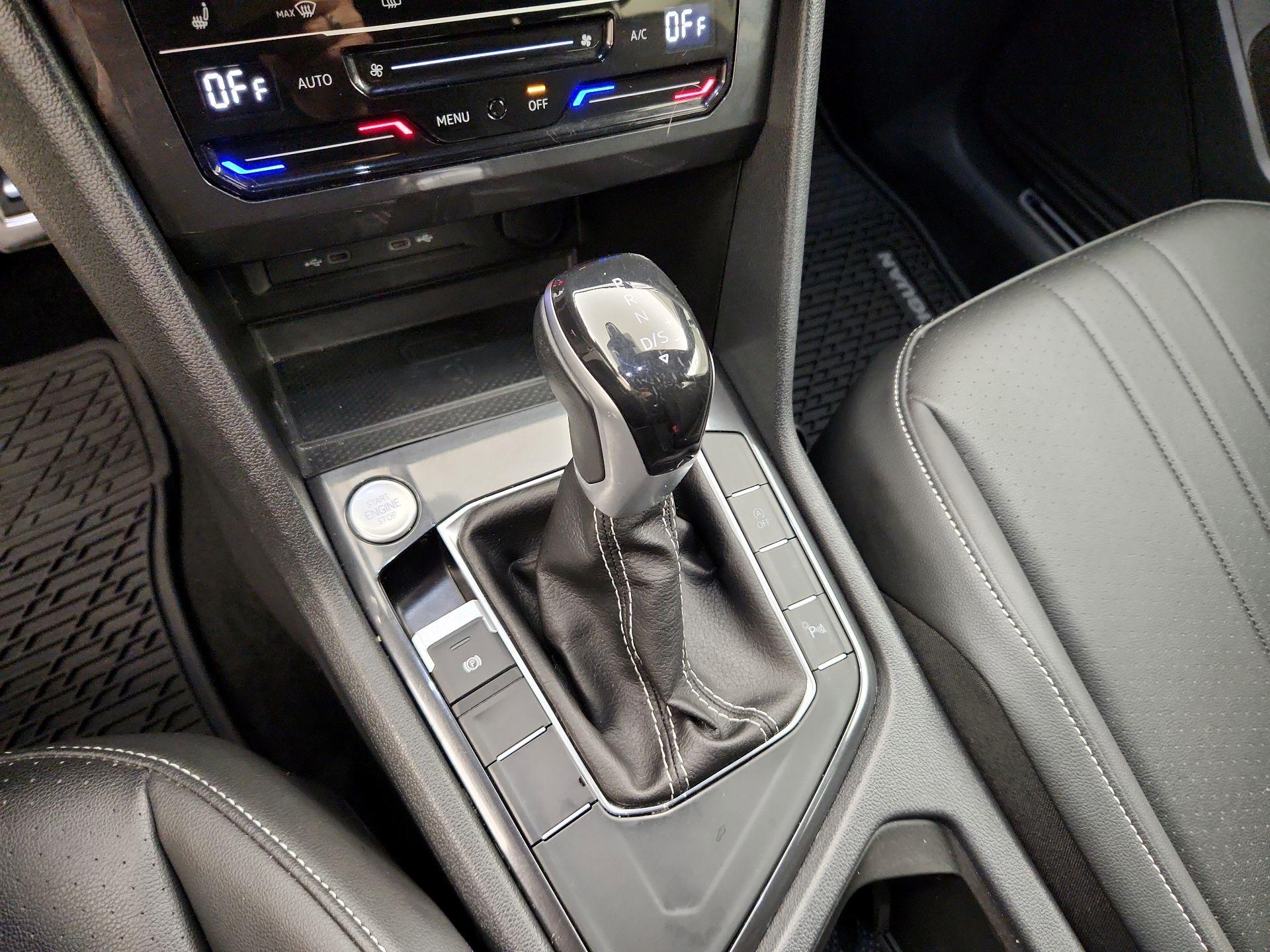 Thumbnail: 2023 Volkswagen Tiguan - 17