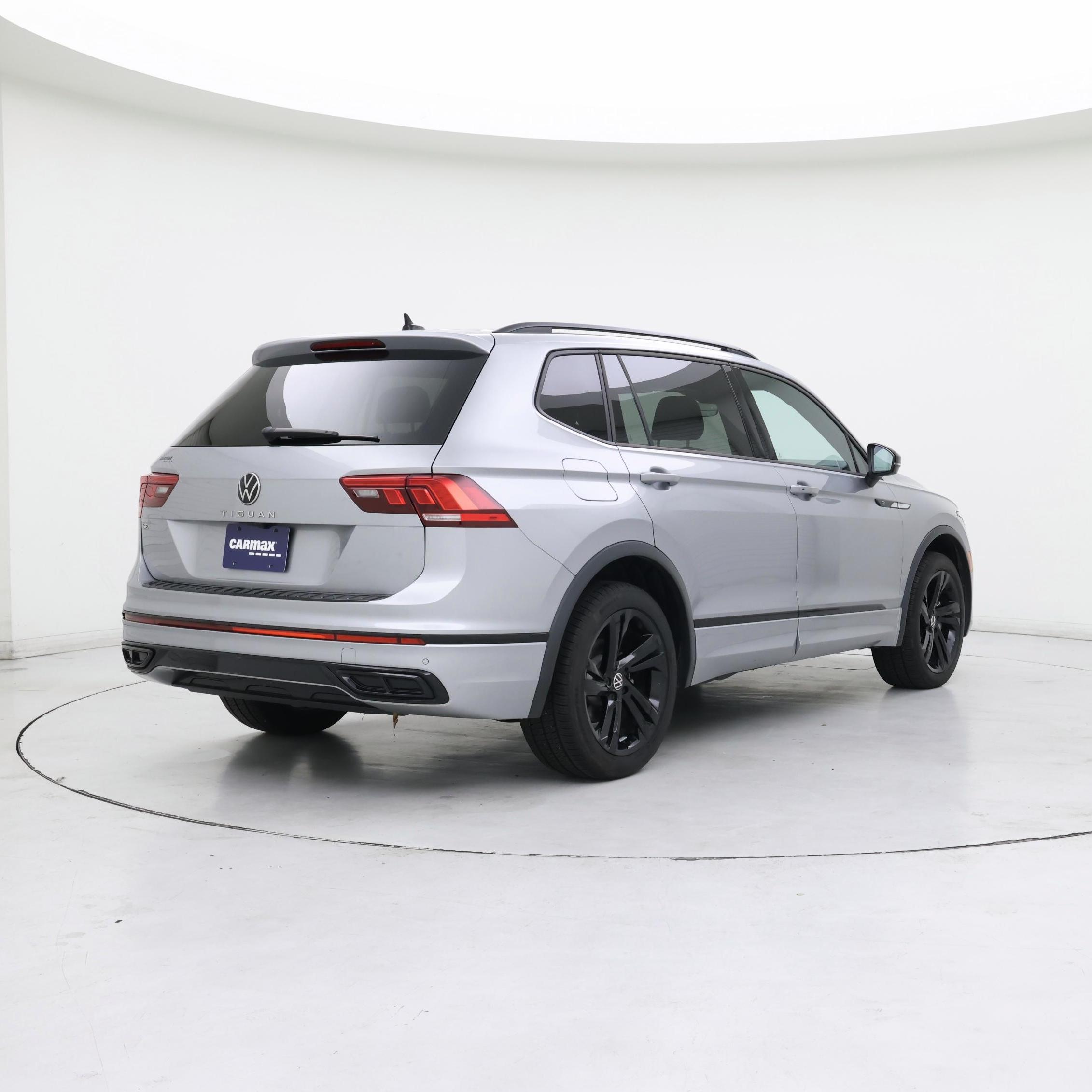 Thumbnail: 2023 Volkswagen Tiguan - 8