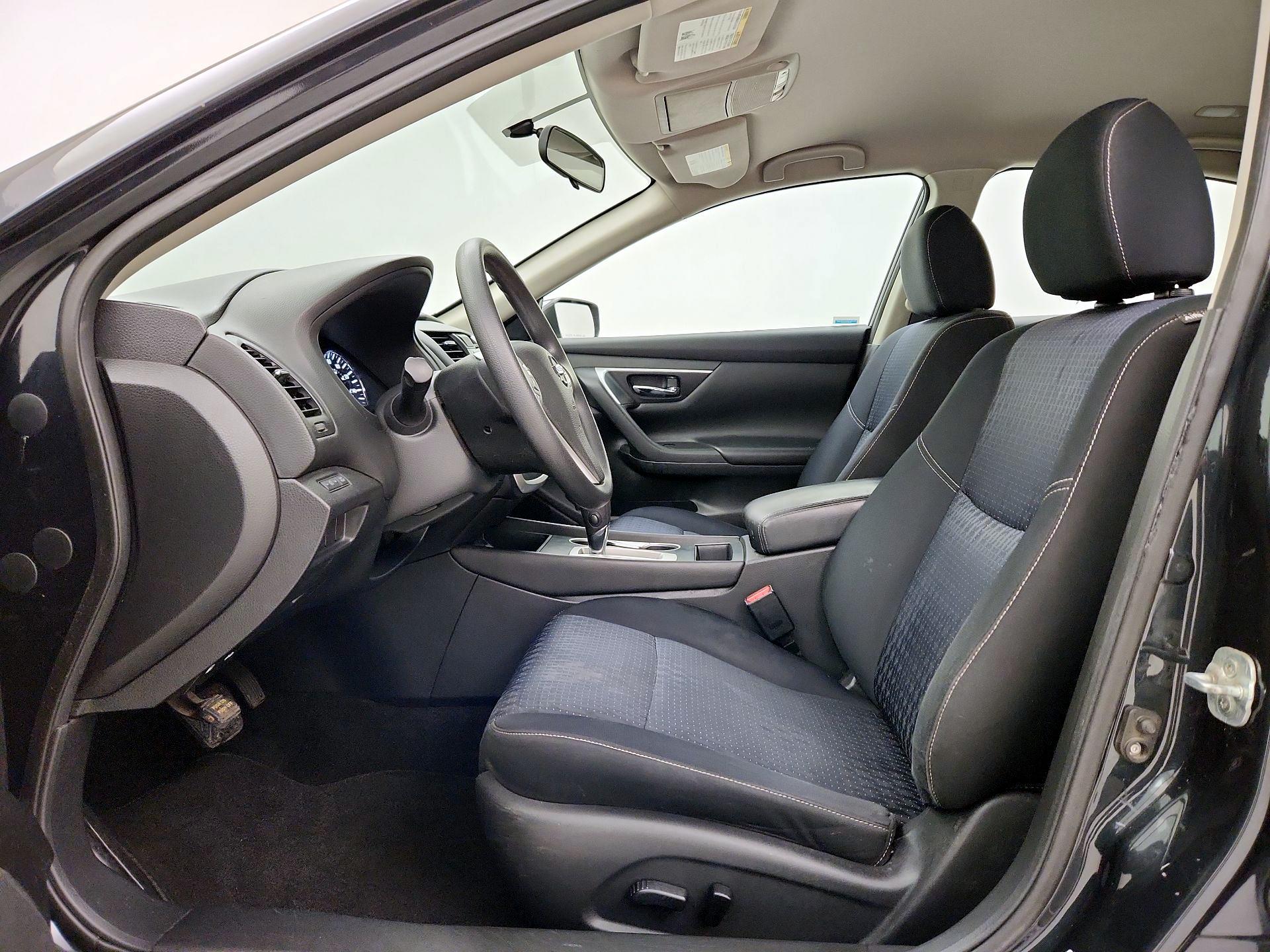 Thumbnail: 2016 Nissan Altima - 11