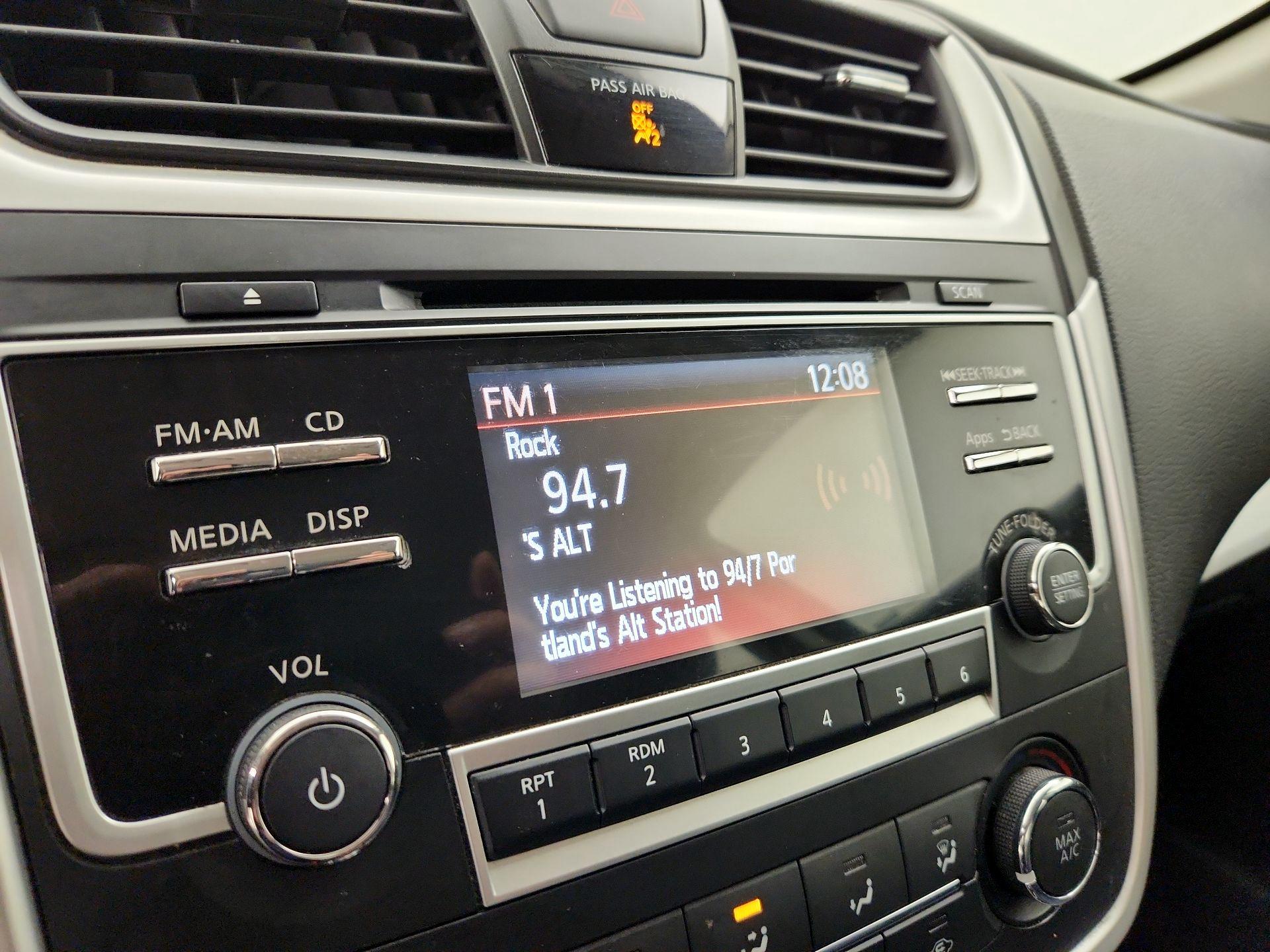 Thumbnail: 2016 Nissan Altima - 15