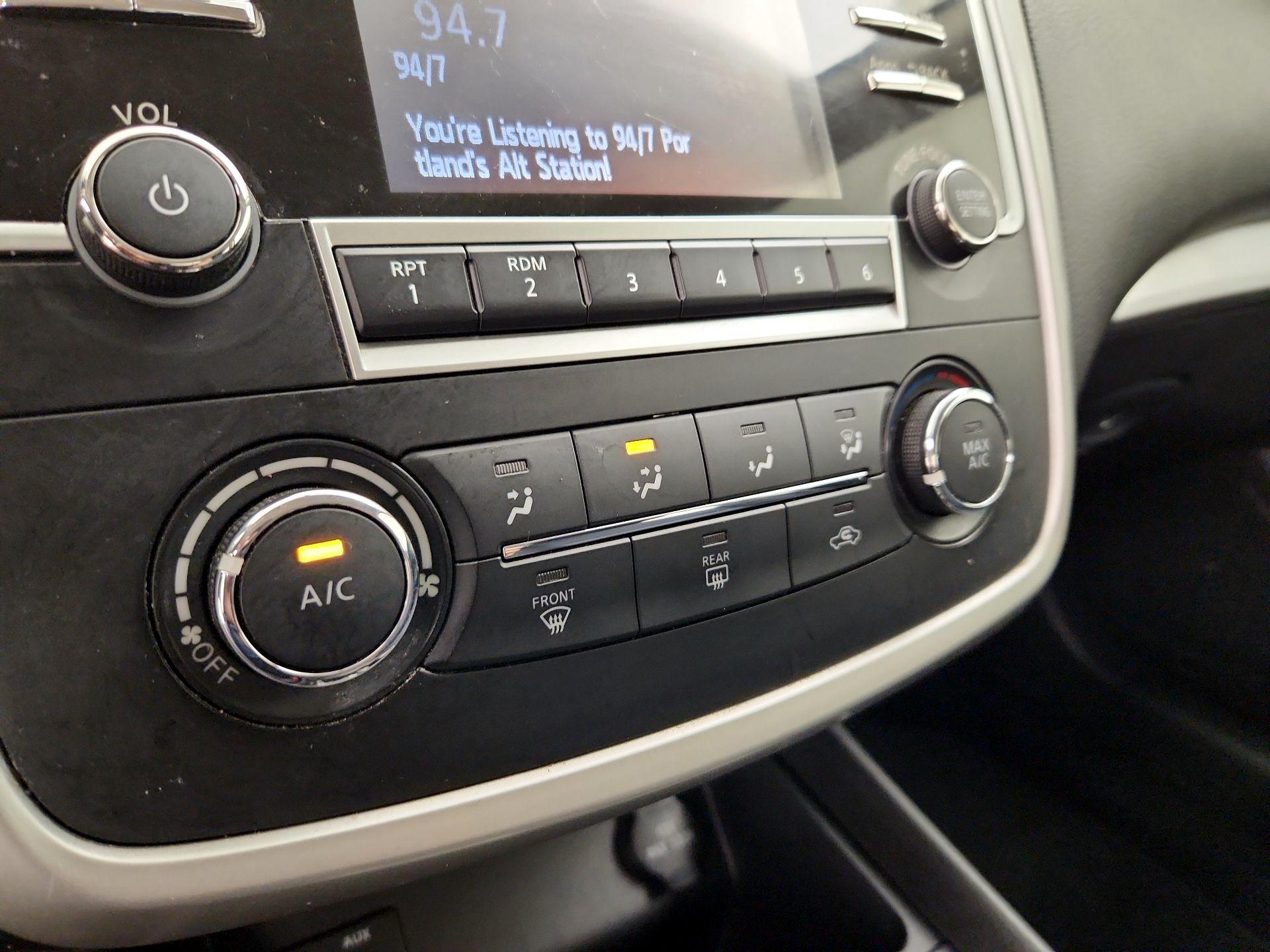 Thumbnail: 2016 Nissan Altima - 16