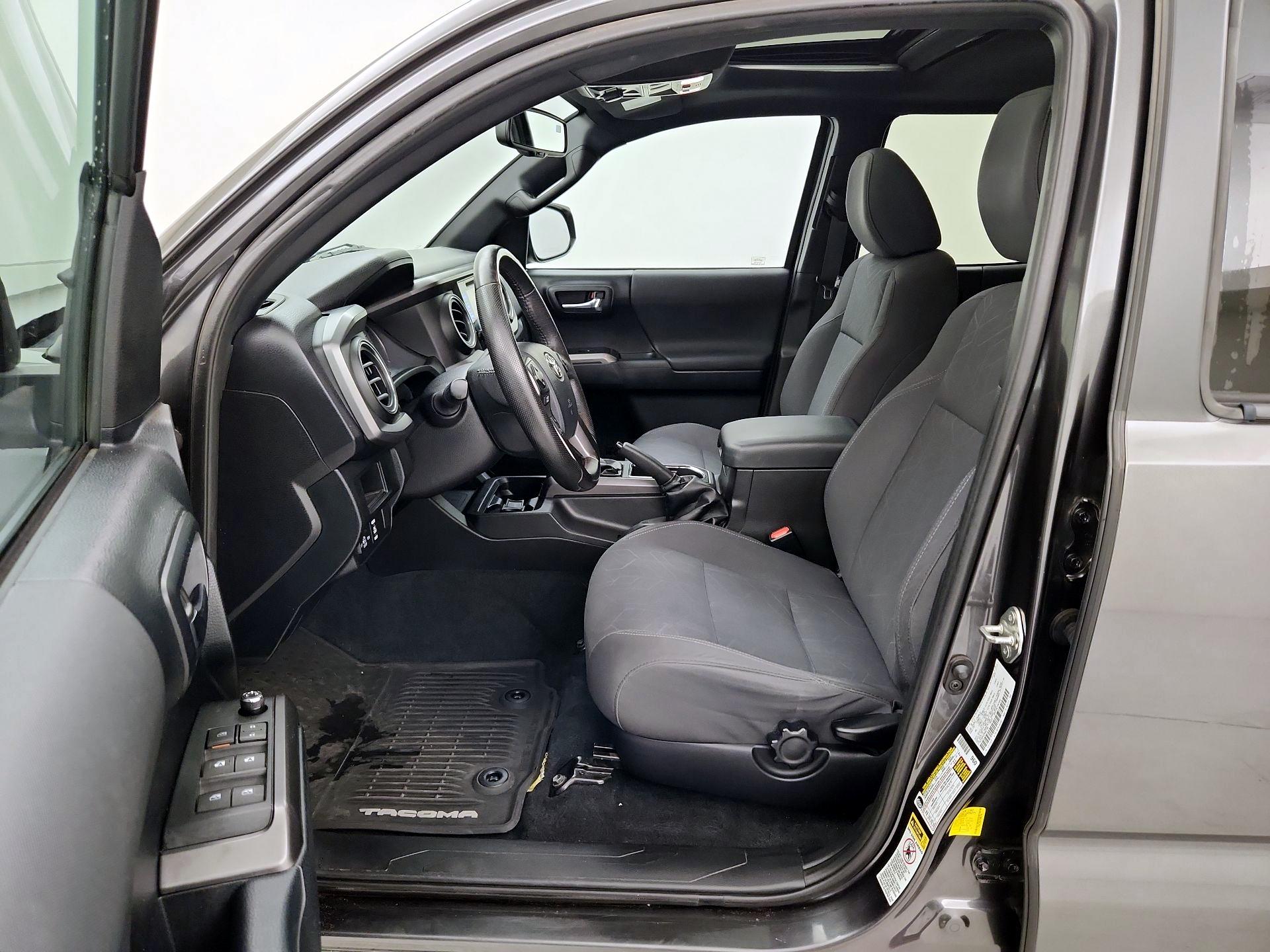 Thumbnail: 2016 Toyota Tacoma - 11