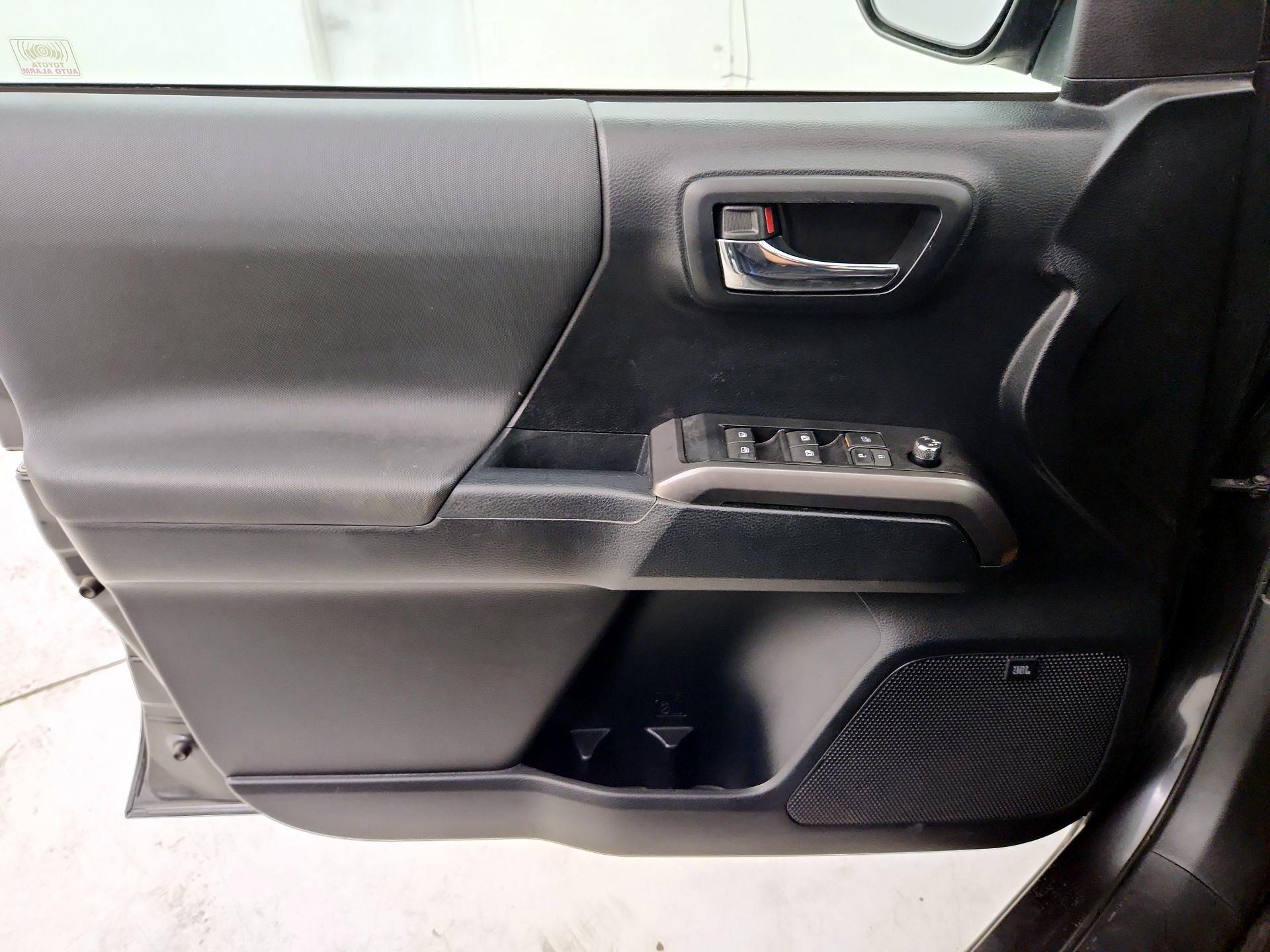 Thumbnail: 2016 Toyota Tacoma - 12