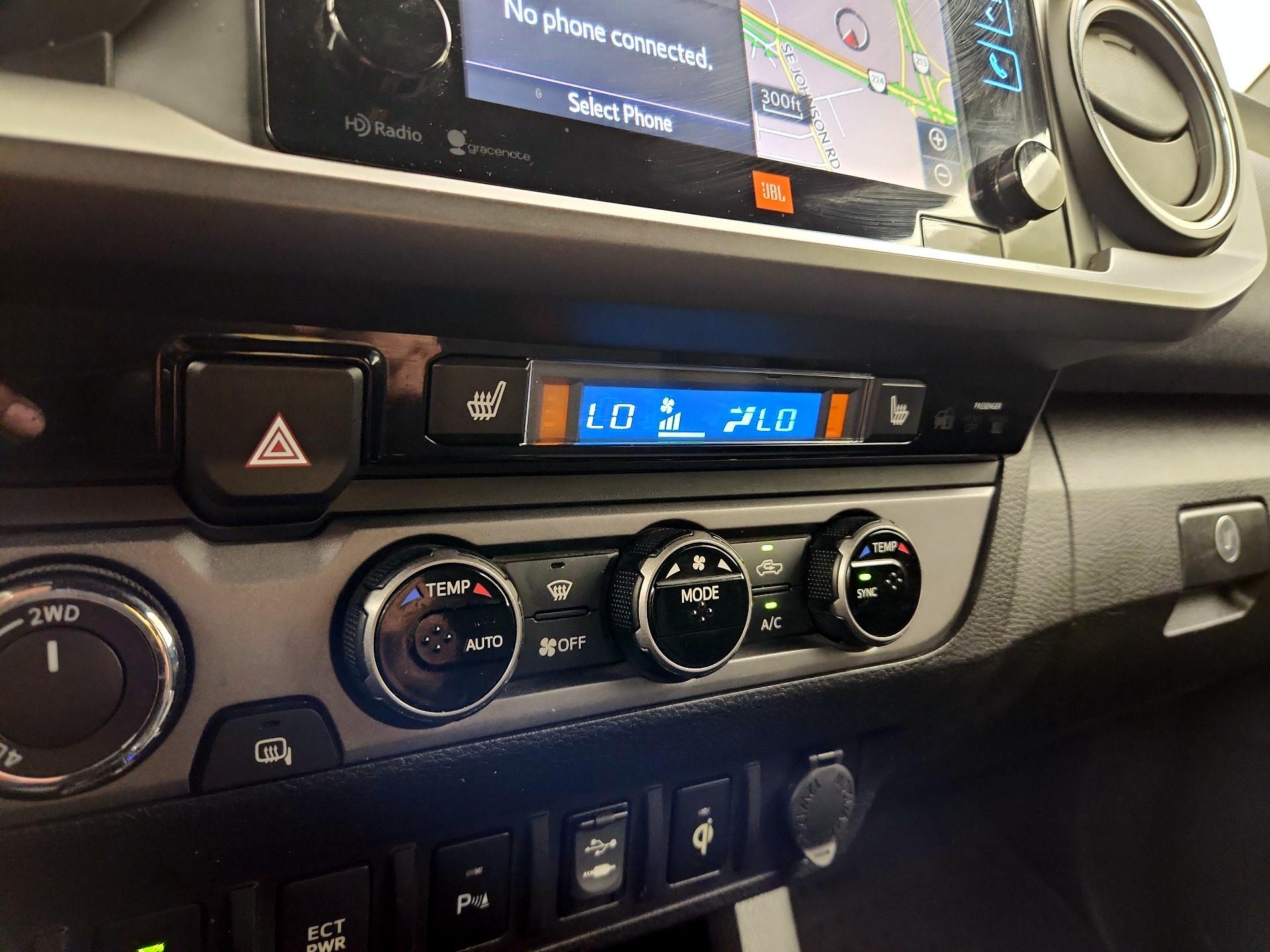 Thumbnail: 2016 Toyota Tacoma - 17