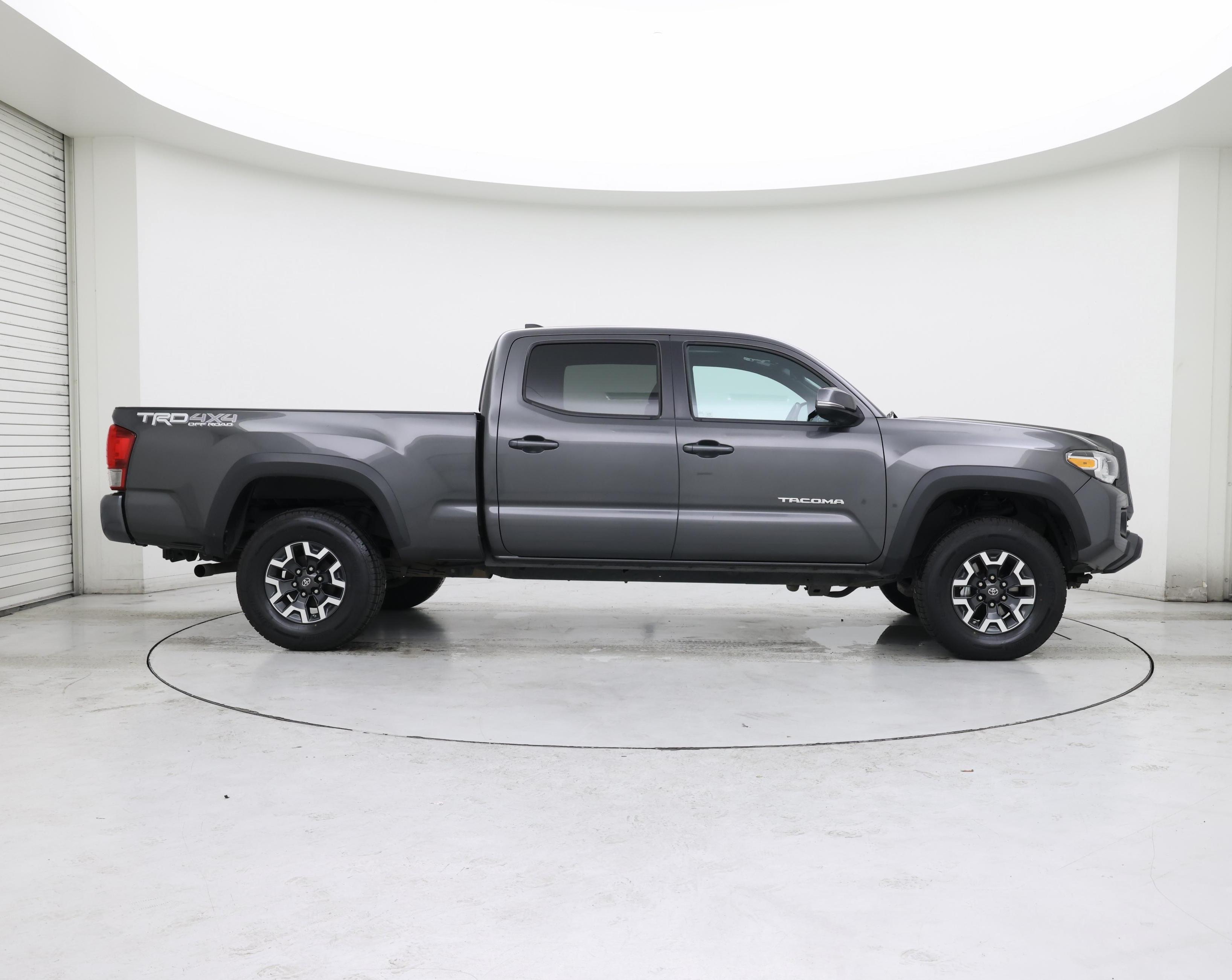 Thumbnail: 2016 Toyota Tacoma - 7