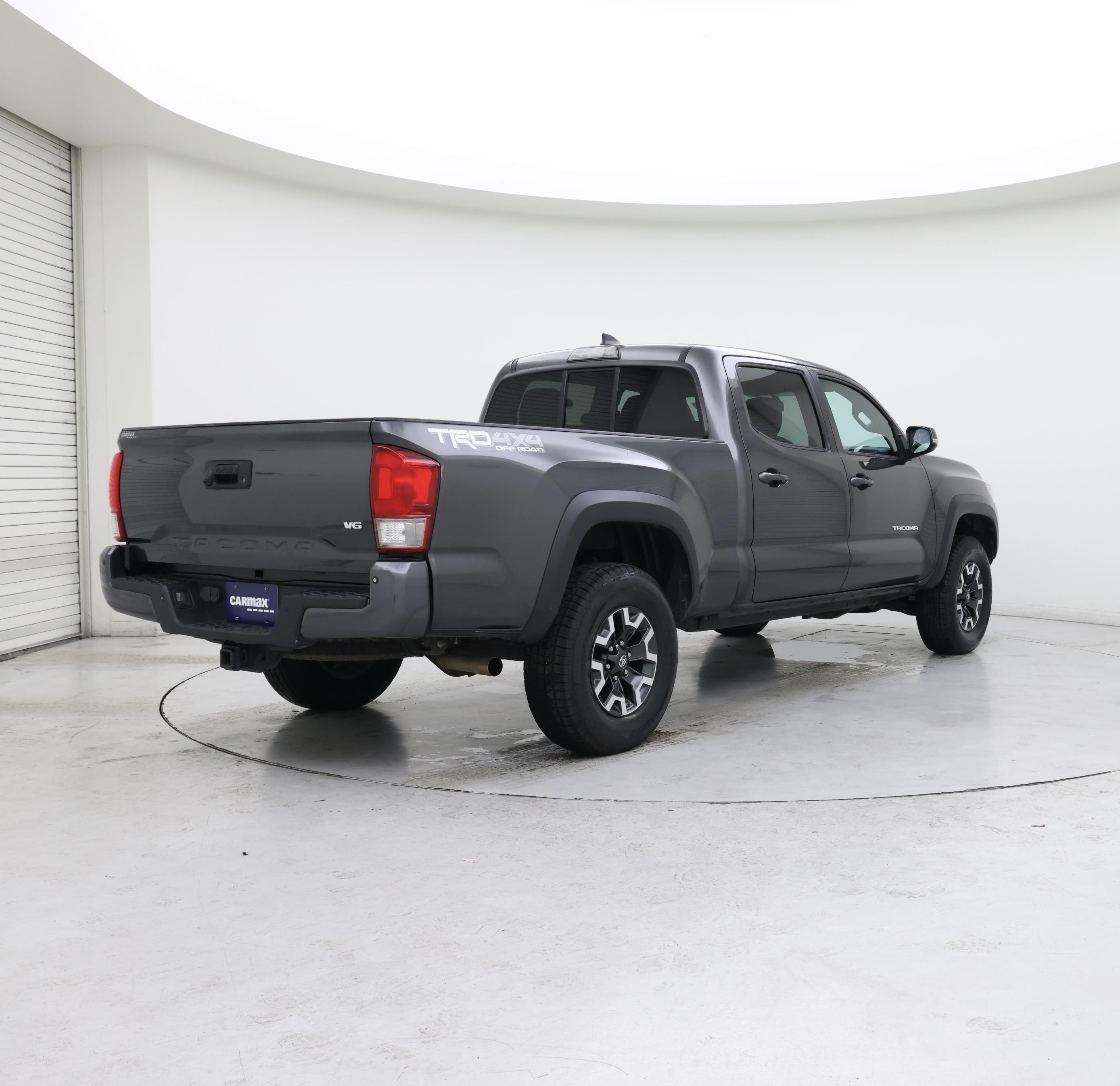 Thumbnail: 2016 Toyota Tacoma - 8