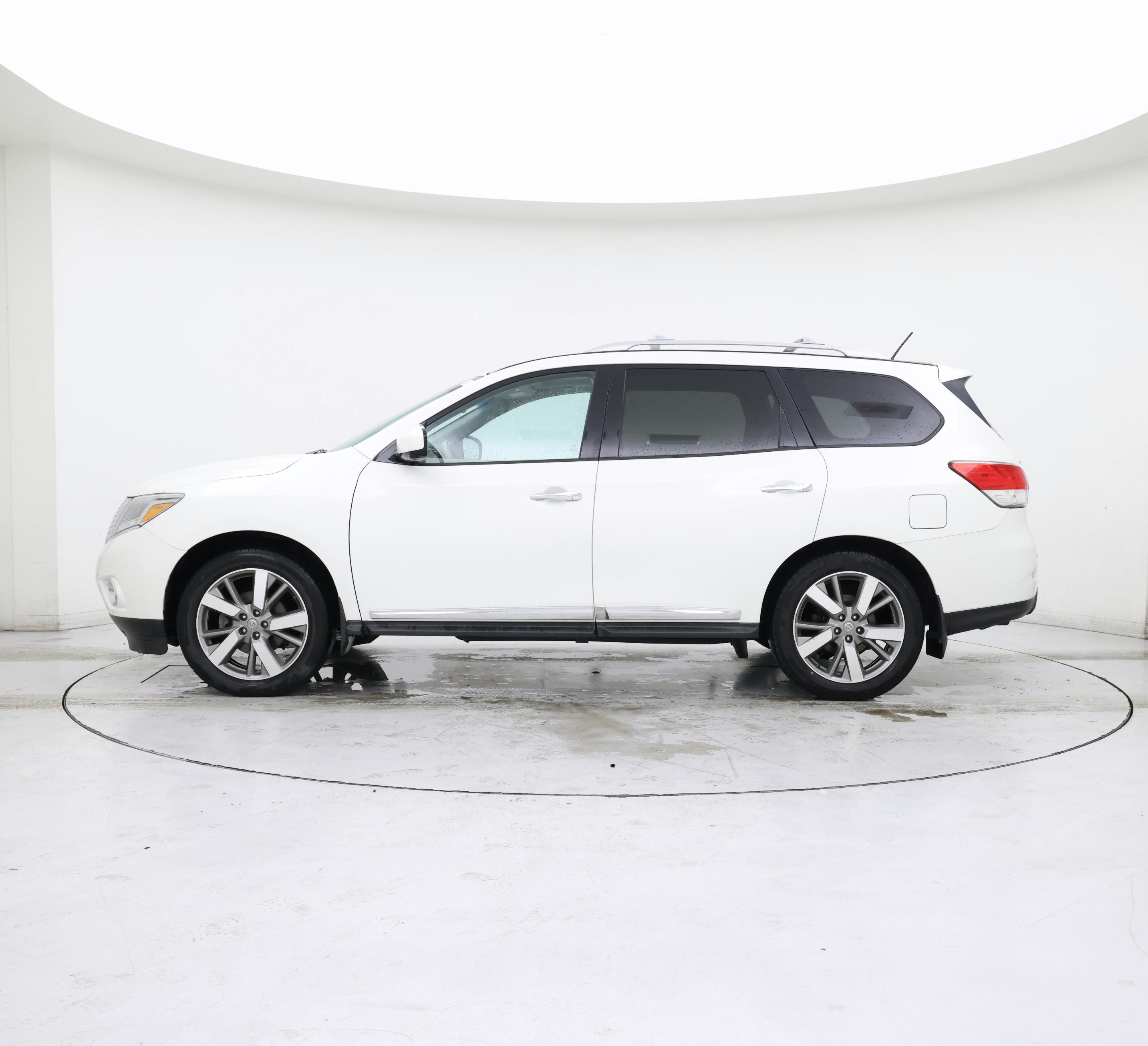 Thumbnail: 2015 Nissan Pathfinder - 3