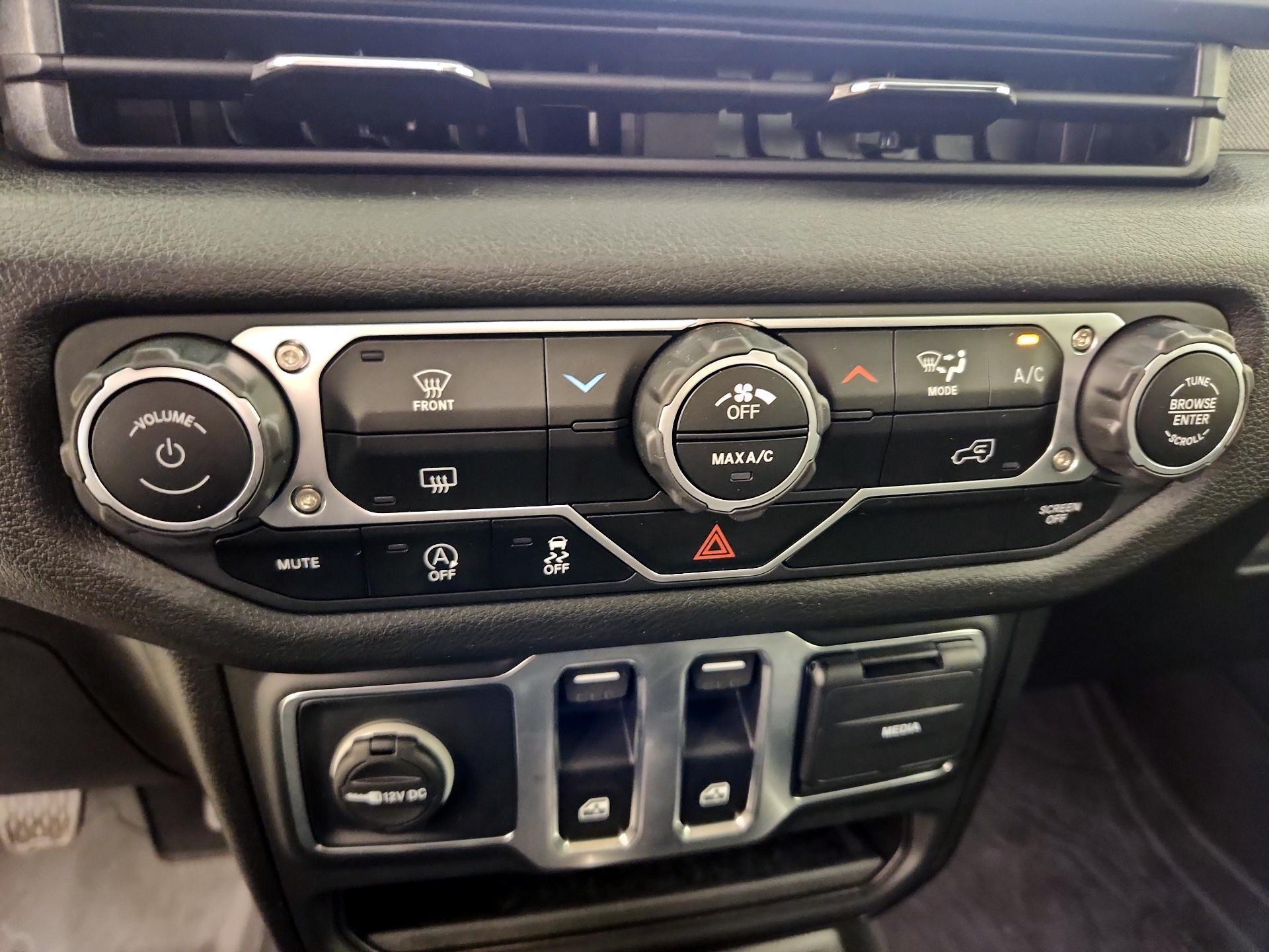 Thumbnail: 2025 Jeep Wrangler - 16