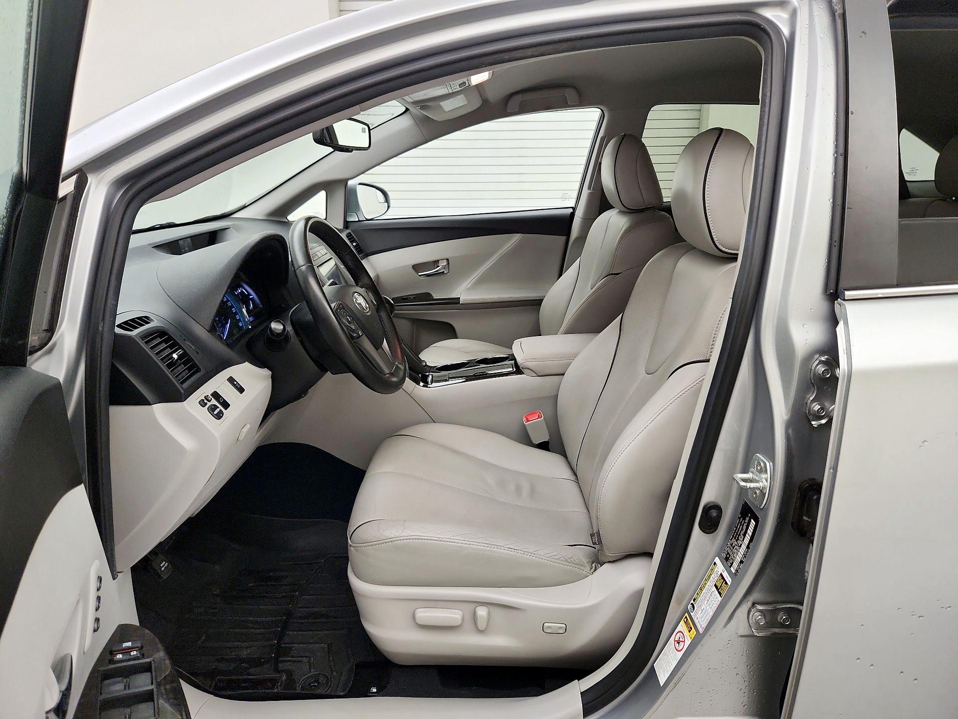 Thumbnail: 2015 Toyota Venza - 11
